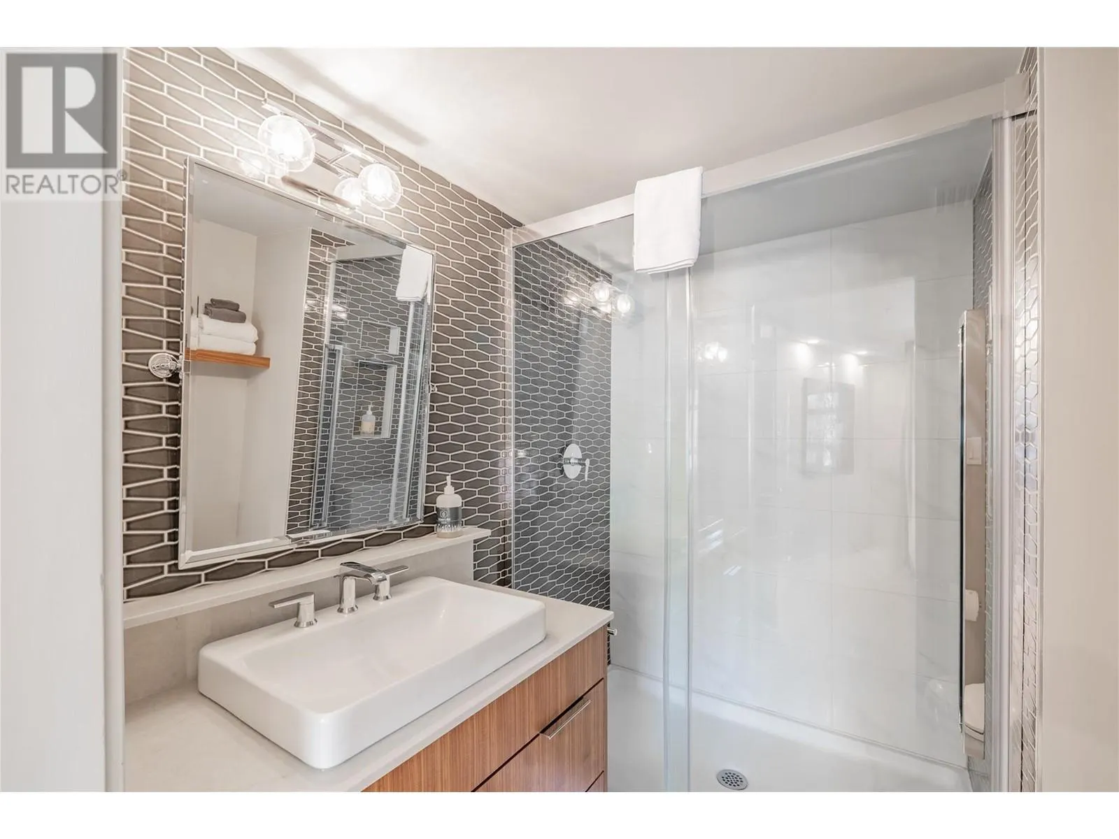 2050 Summit Drive Unit# 202