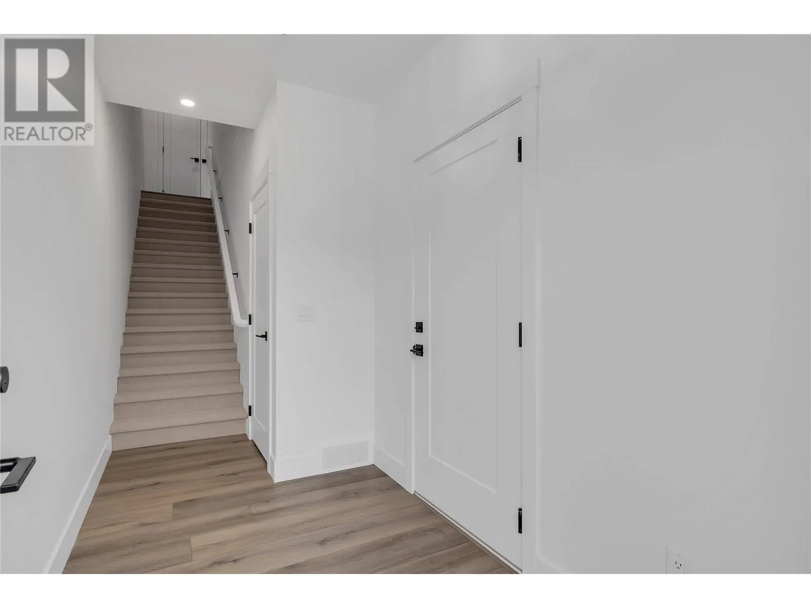 2835 Canyon Crest Drive Unit# 13