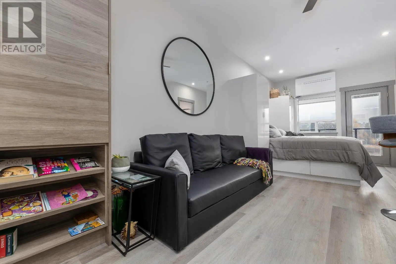 2555 Lakeshore Road Unit# 403