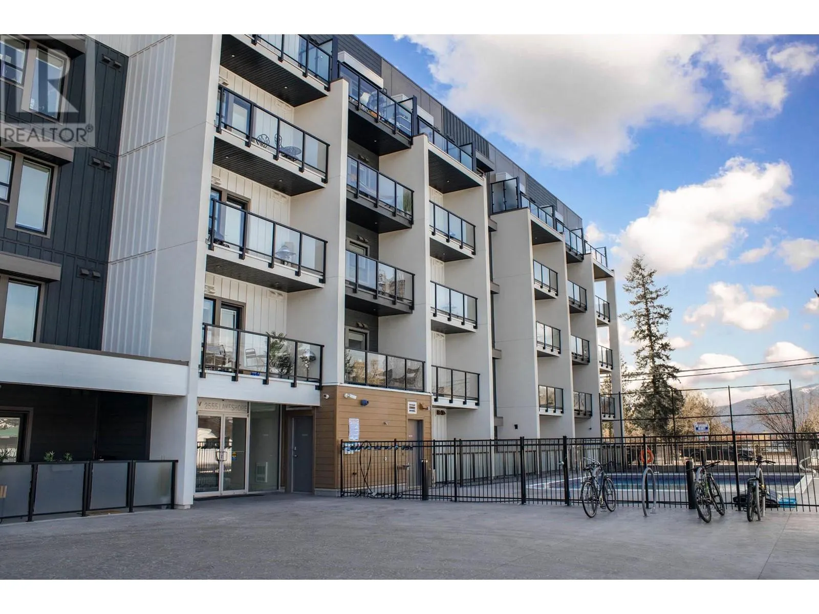 2555 Lakeshore Road Unit# 403