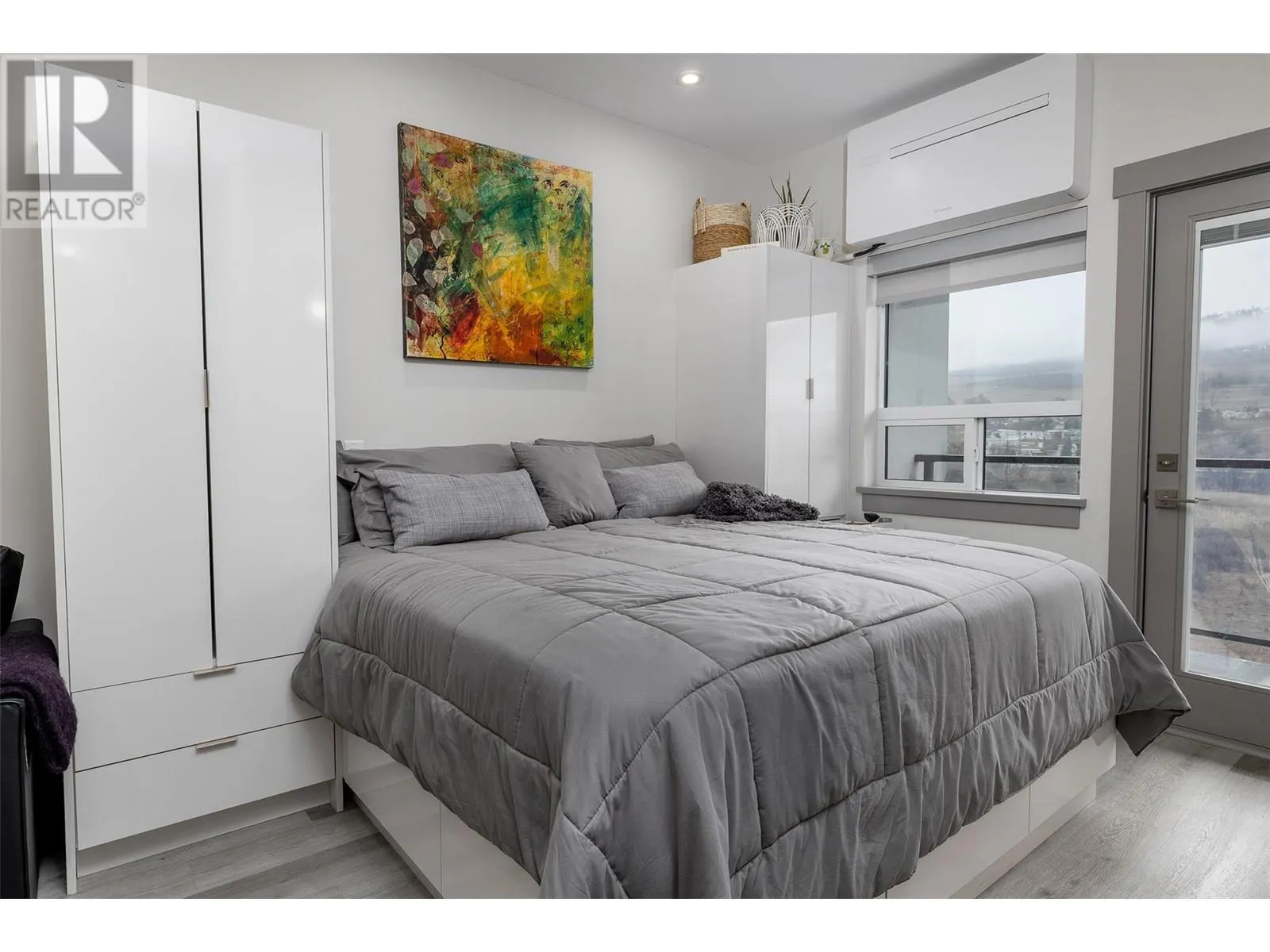 2555 Lakeshore Road Unit# 403
