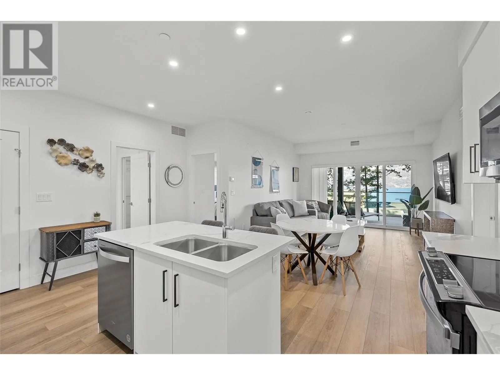 3434 Mckinley Beach Drive Unit# 206