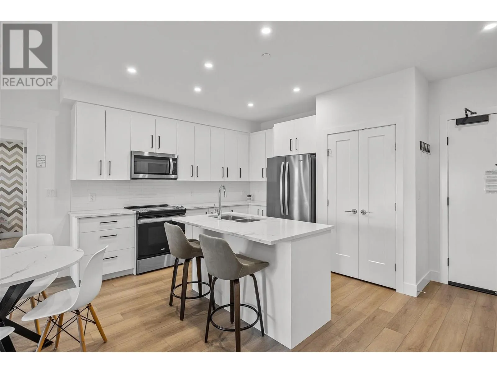 3434 Mckinley Beach Drive Unit# 206