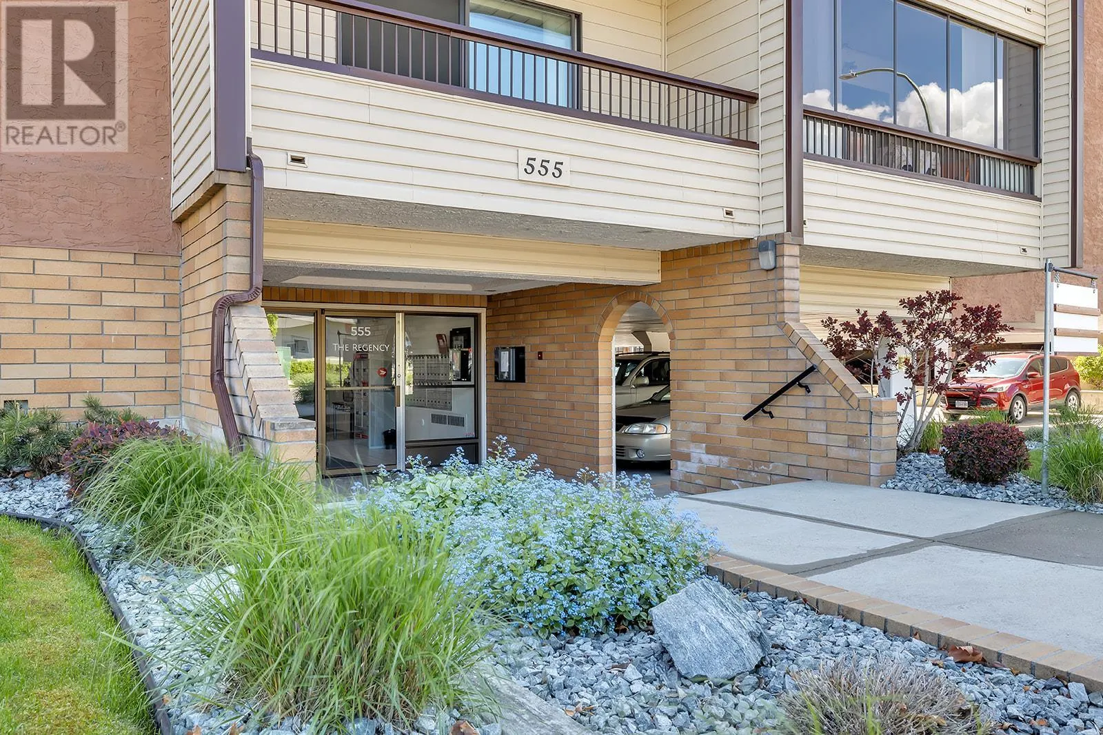 555 Rowcliffe Avenue Unit# 206