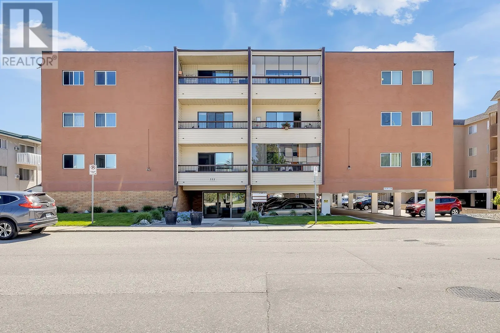 555 Rowcliffe Avenue Unit# 206