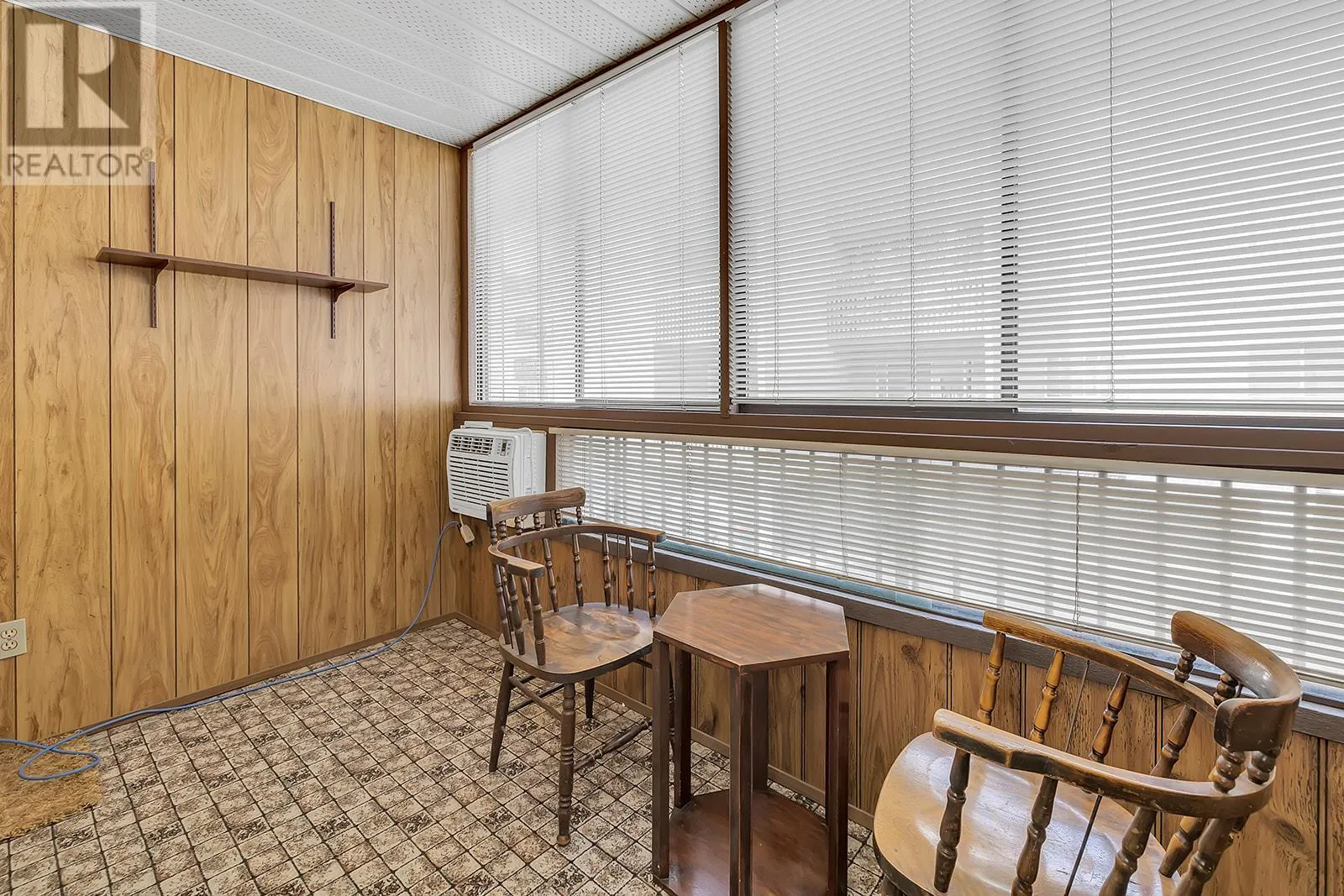 555 Rowcliffe Avenue Unit# 206