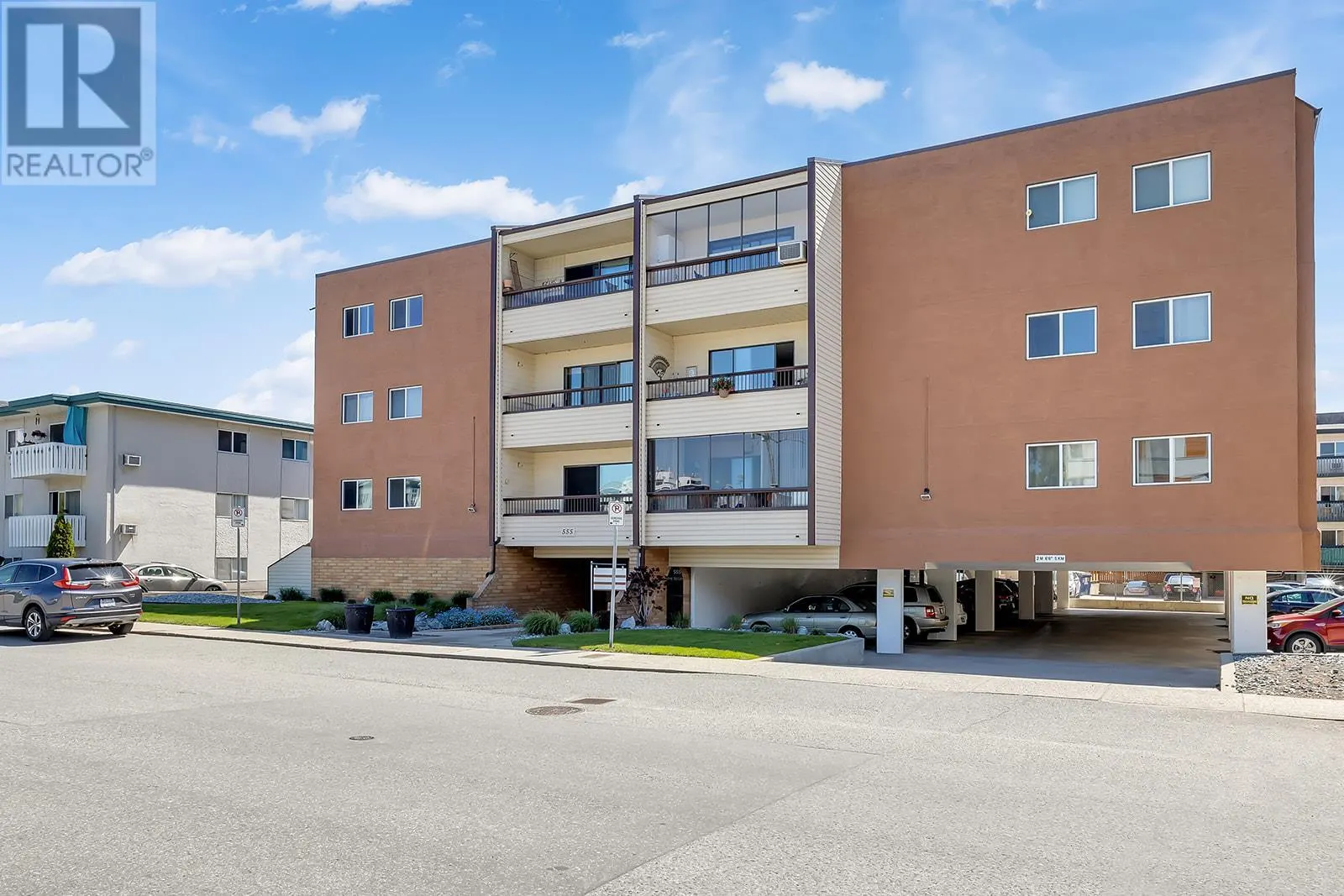 555 Rowcliffe Avenue Unit# 206