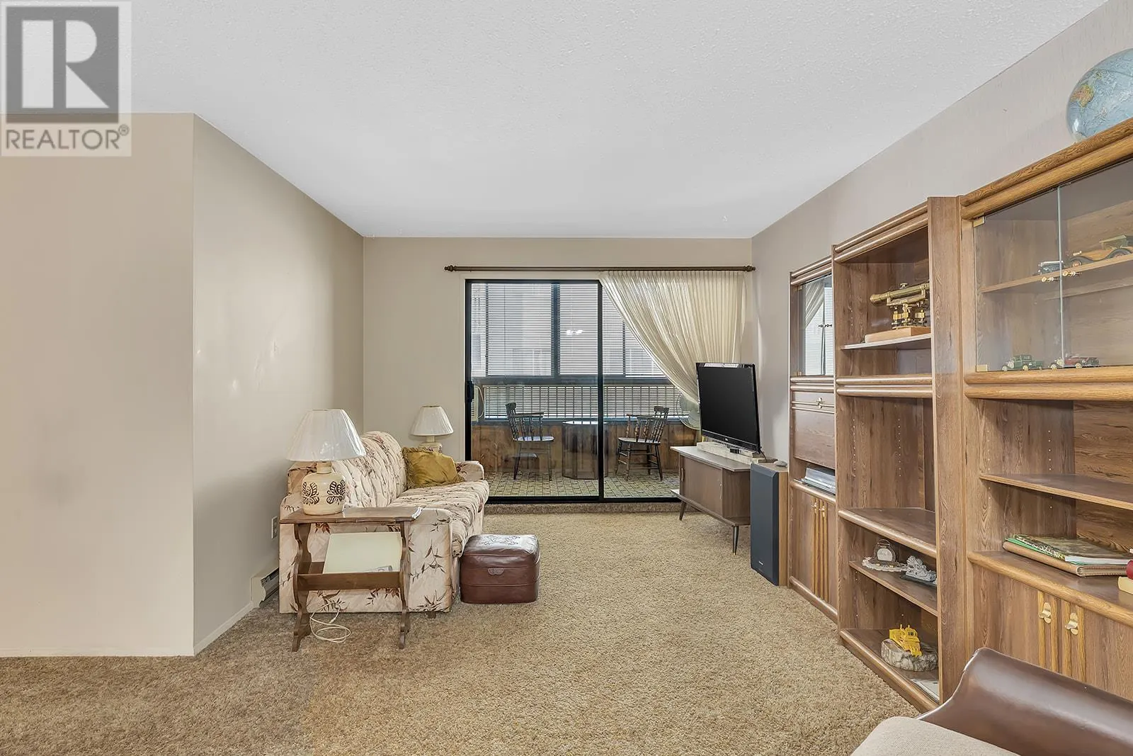 555 Rowcliffe Avenue Unit# 206