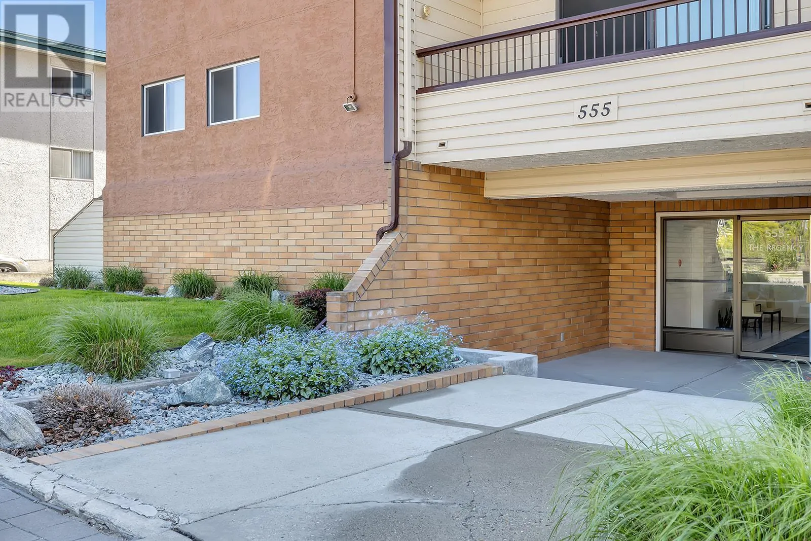 555 Rowcliffe Avenue Unit# 206
