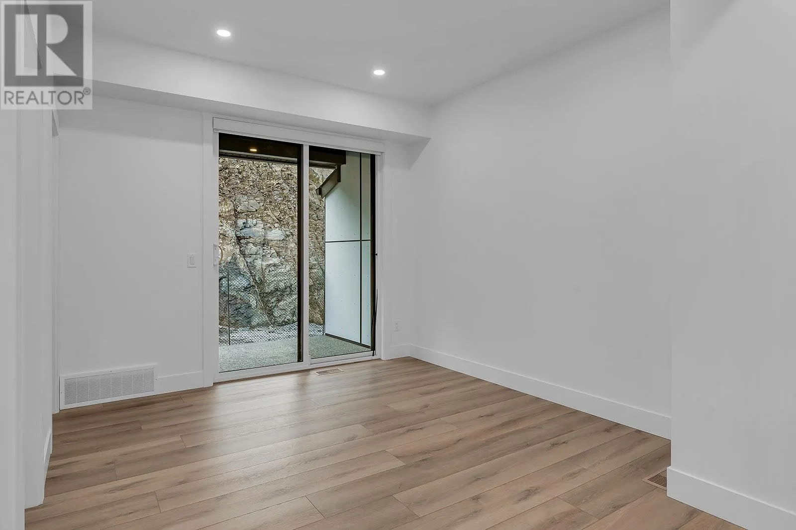 2835 Canyon Crest Drive Unit# 12