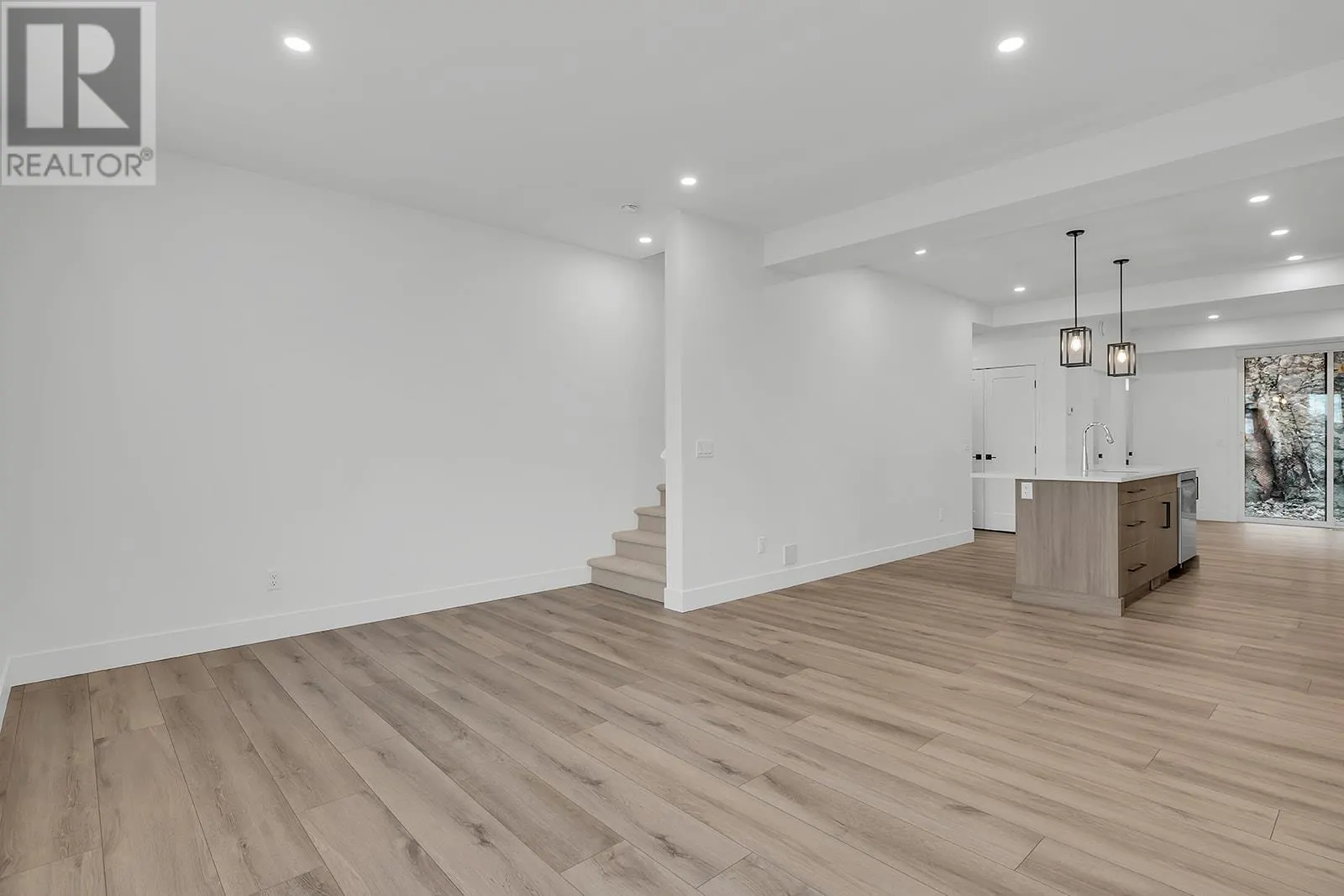 2835 Canyon Crest Drive Unit# 12