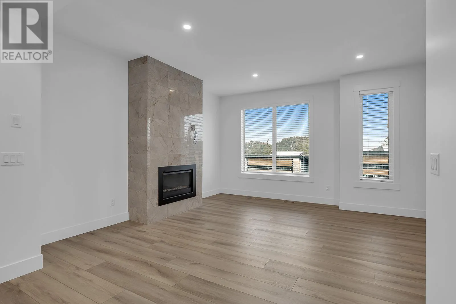 2835 Canyon Crest Drive Unit# 12