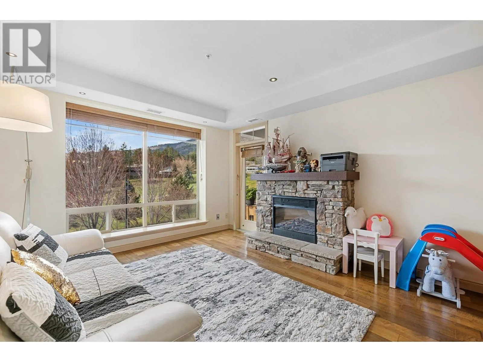 2770 Auburn Road Unit# 202