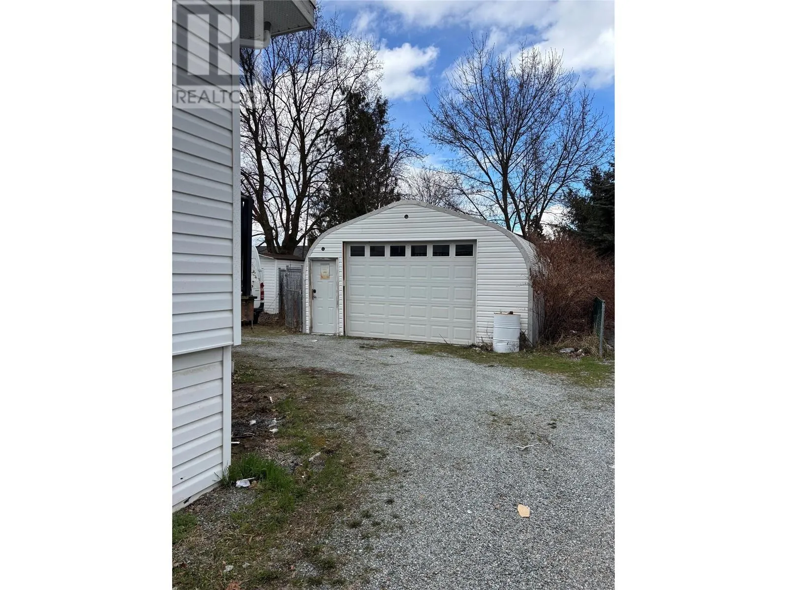 570 Hollydell Road