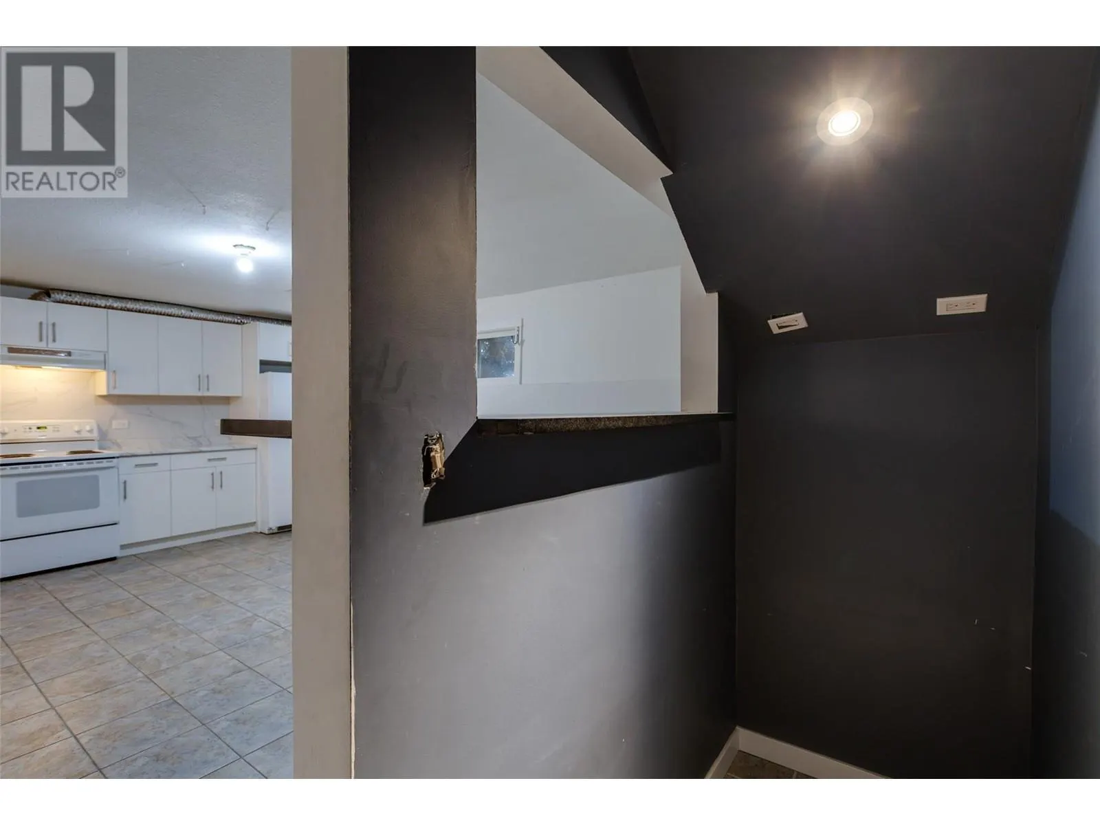 570 Hollydell Road