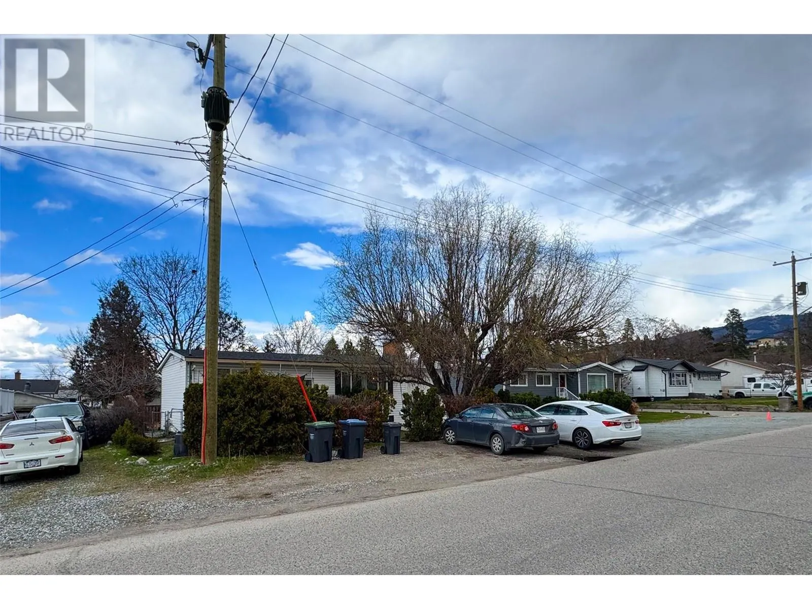 570 Hollydell Road