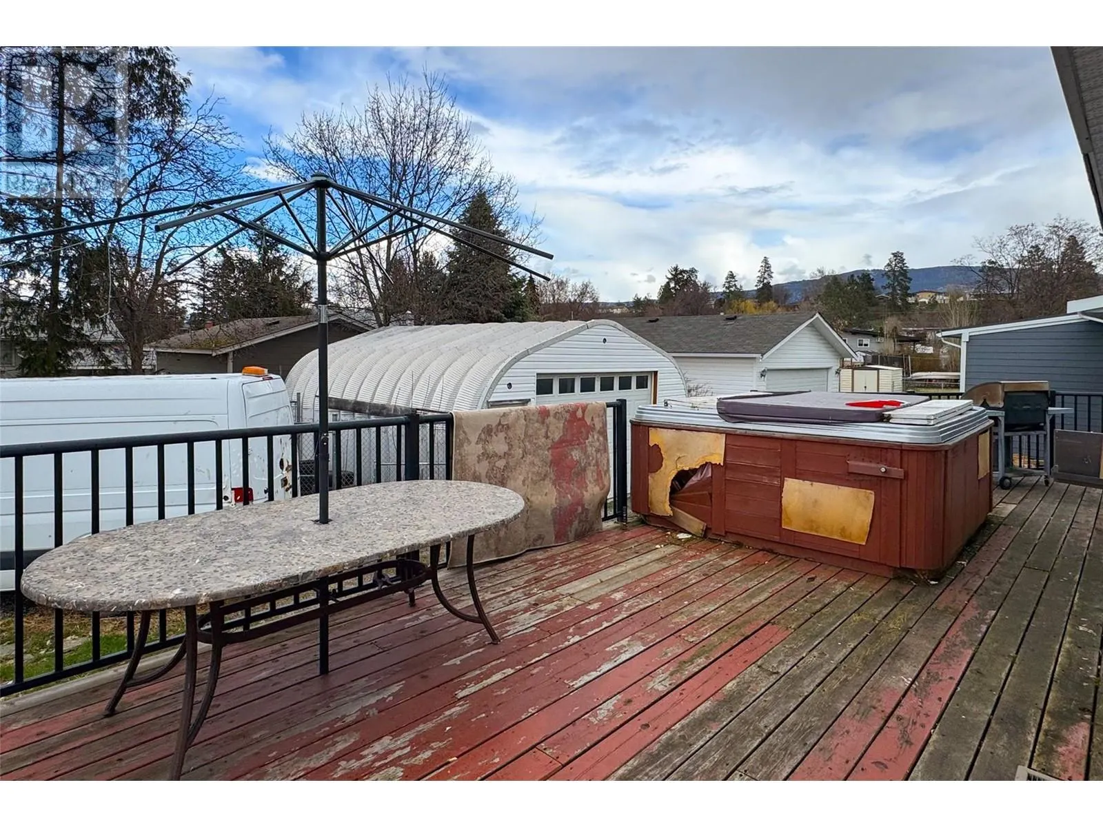 570 Hollydell Road