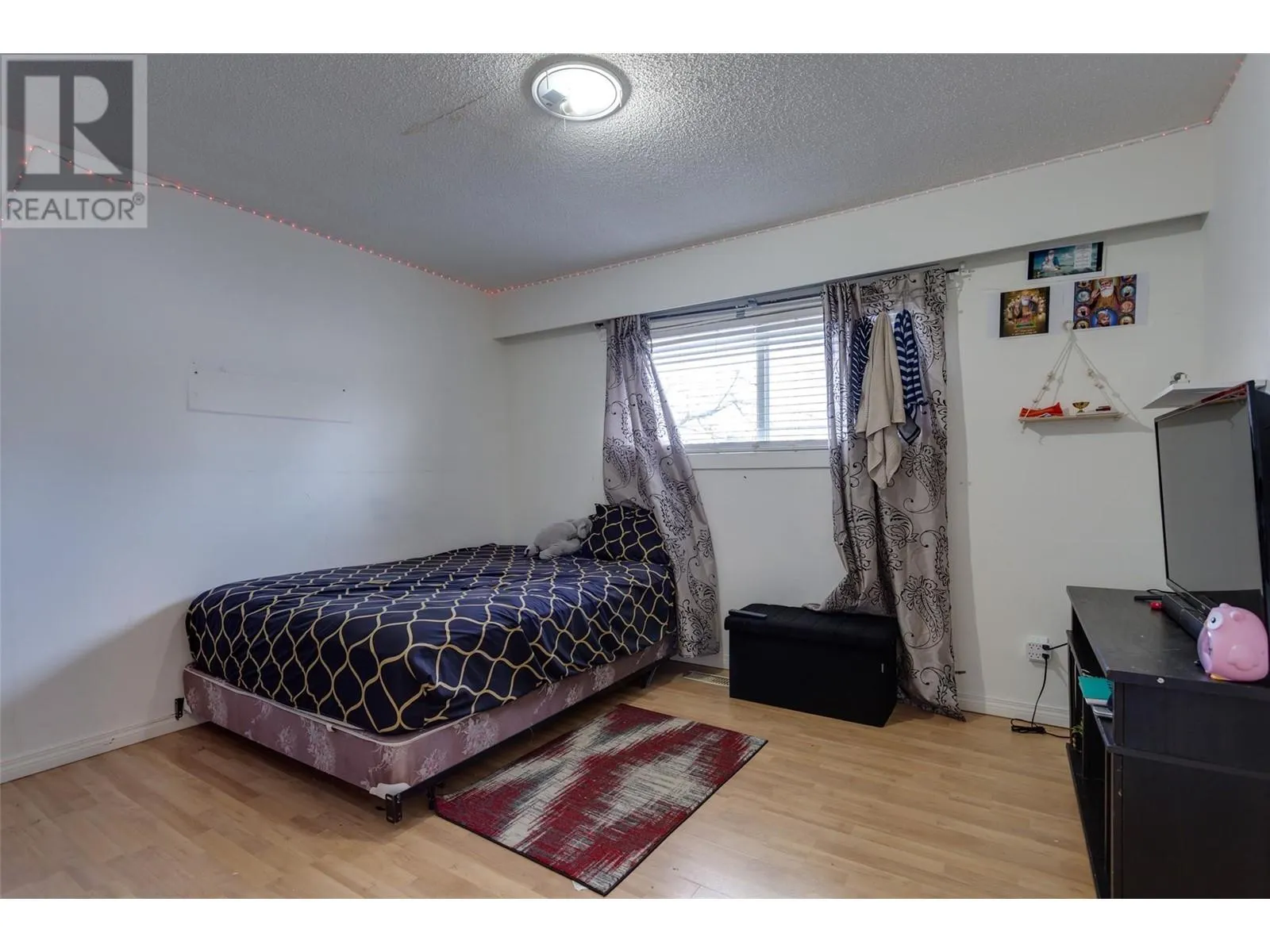 570 Hollydell Road