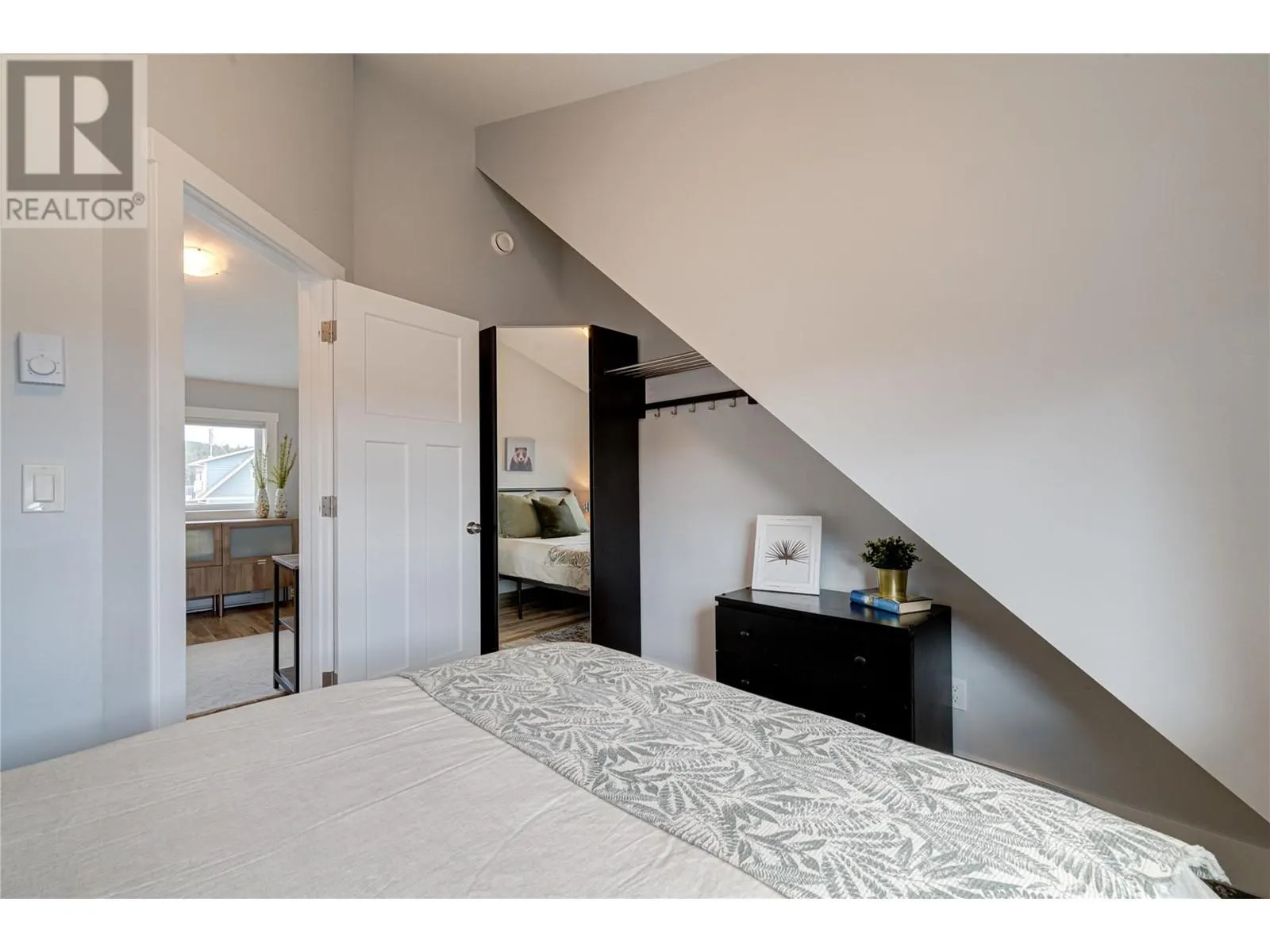 6324 LAURIER Avenue Unit# 18