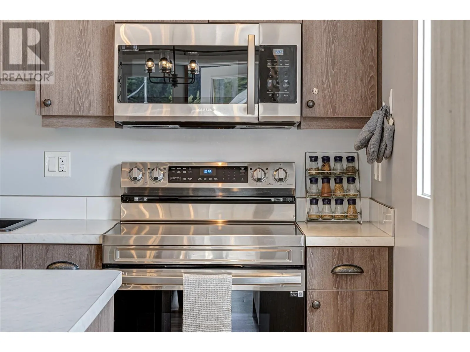 6324 LAURIER Avenue Unit# 18