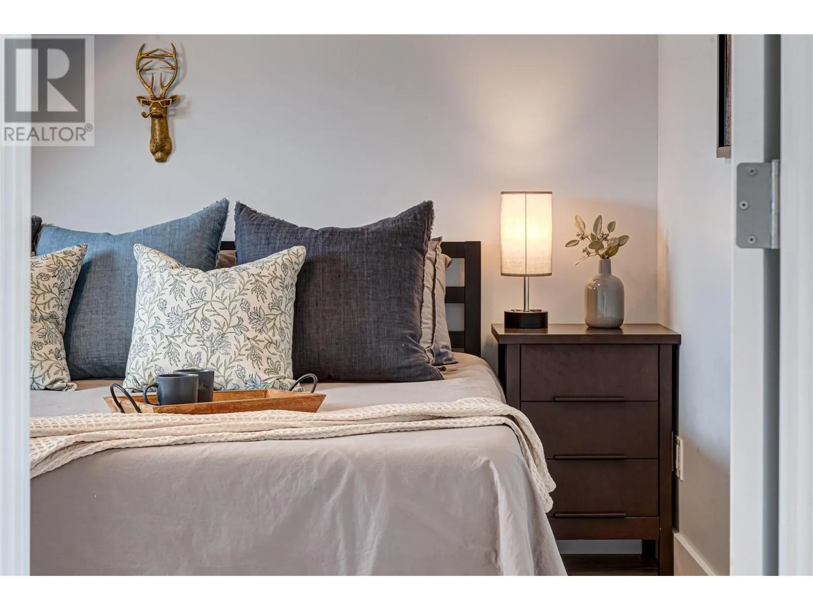 6324 LAURIER Avenue Unit# 18