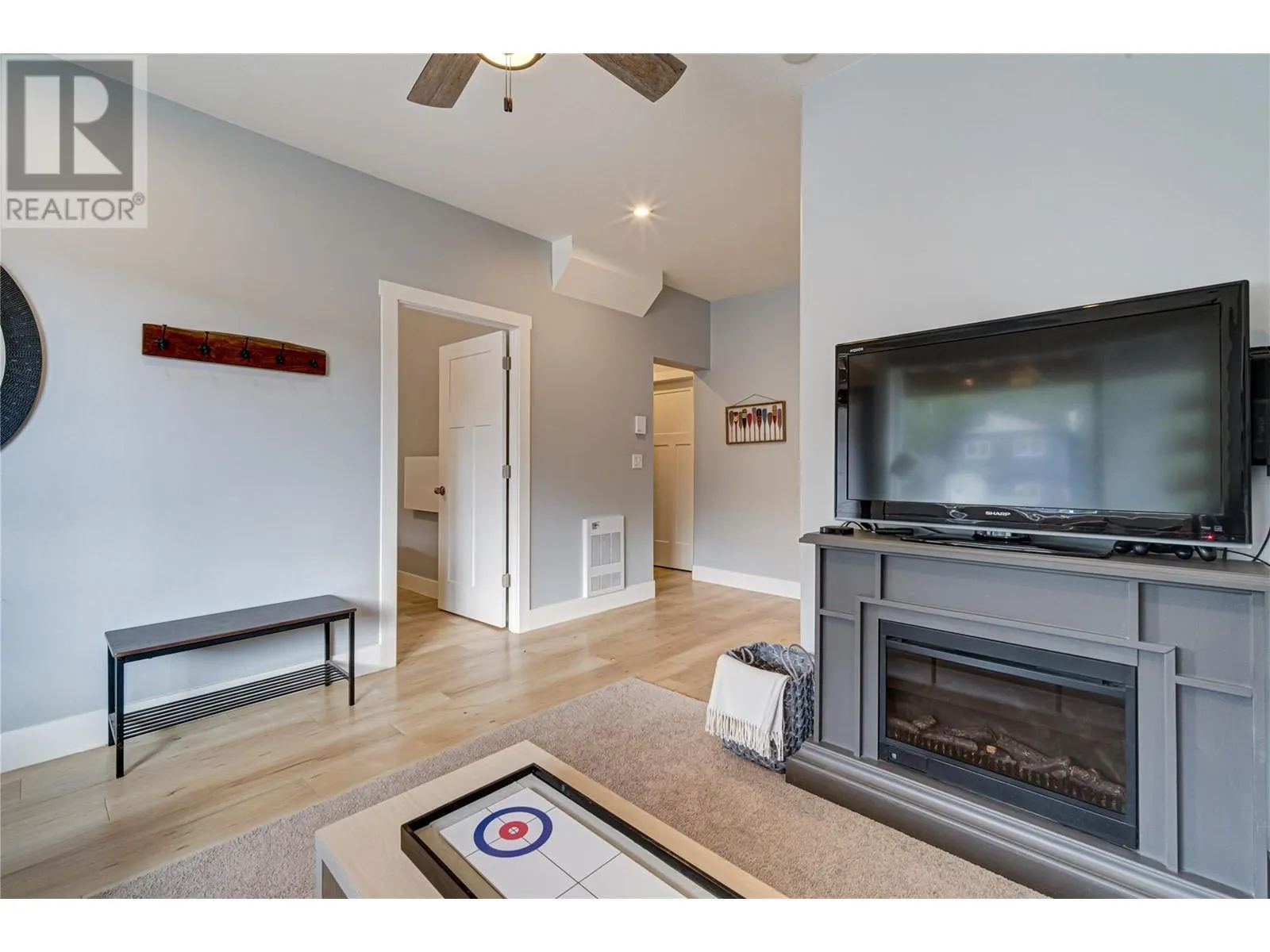 6324 LAURIER Avenue Unit# 18