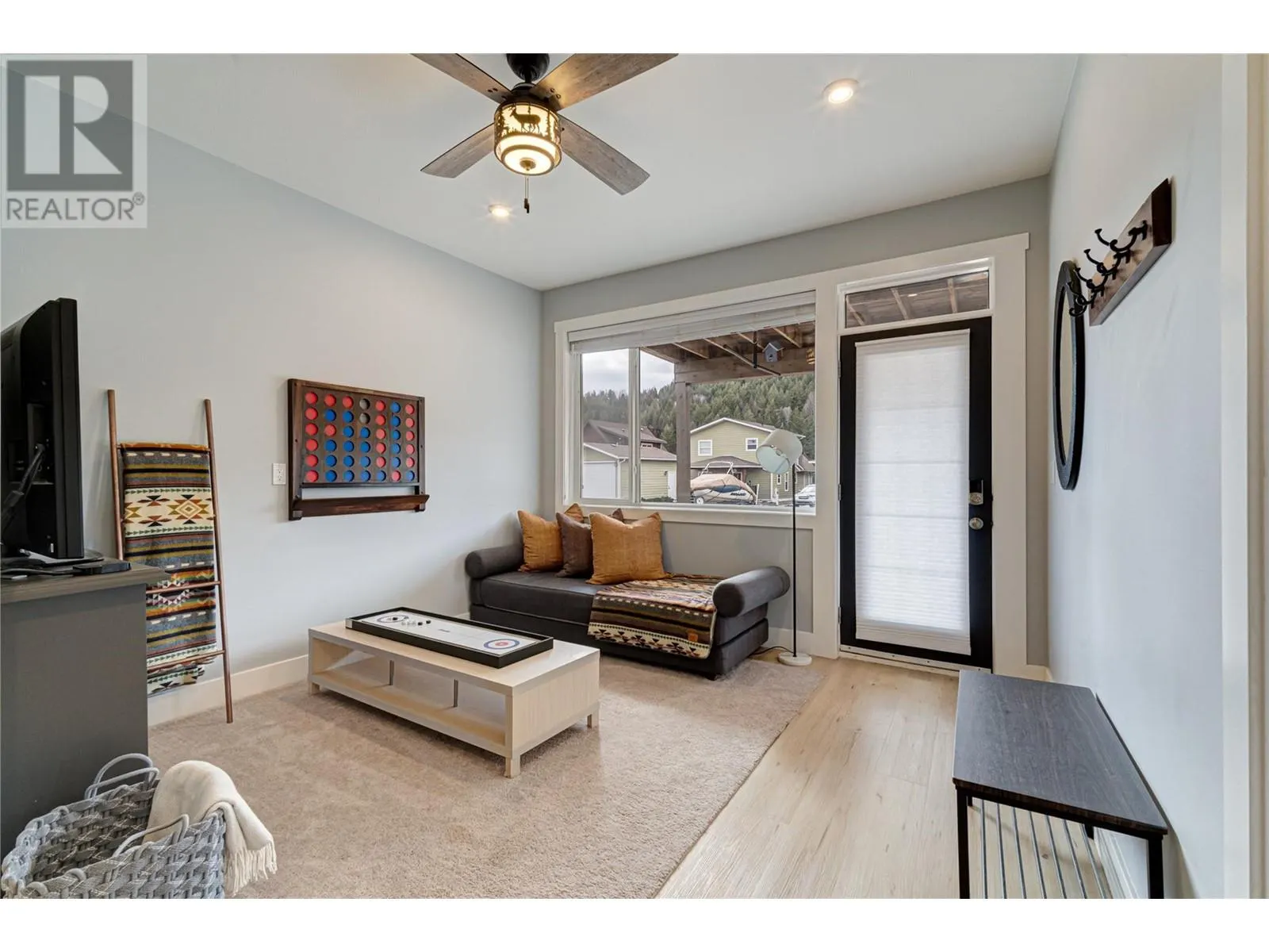 6324 LAURIER Avenue Unit# 18