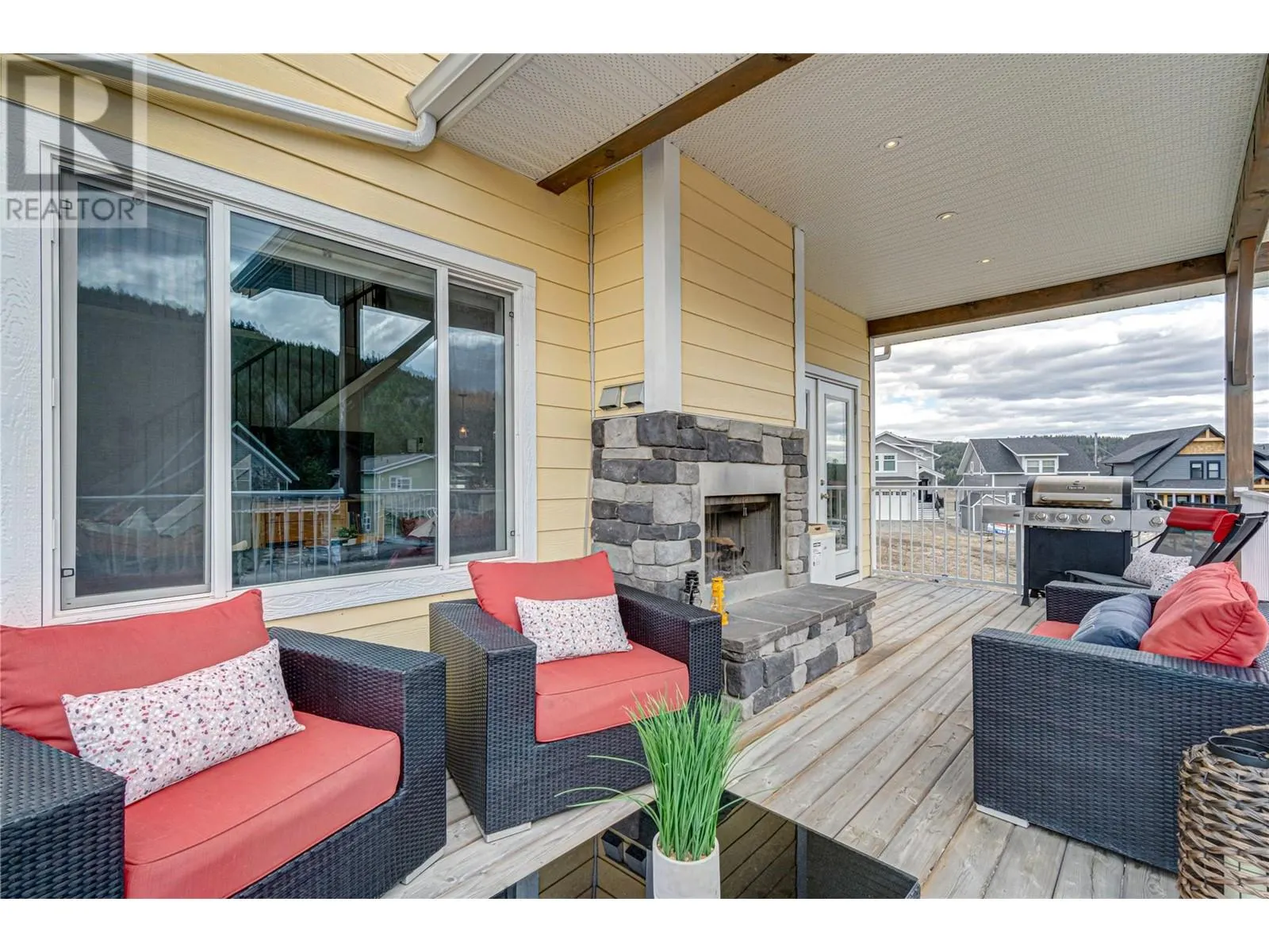 6324 LAURIER Avenue Unit# 18