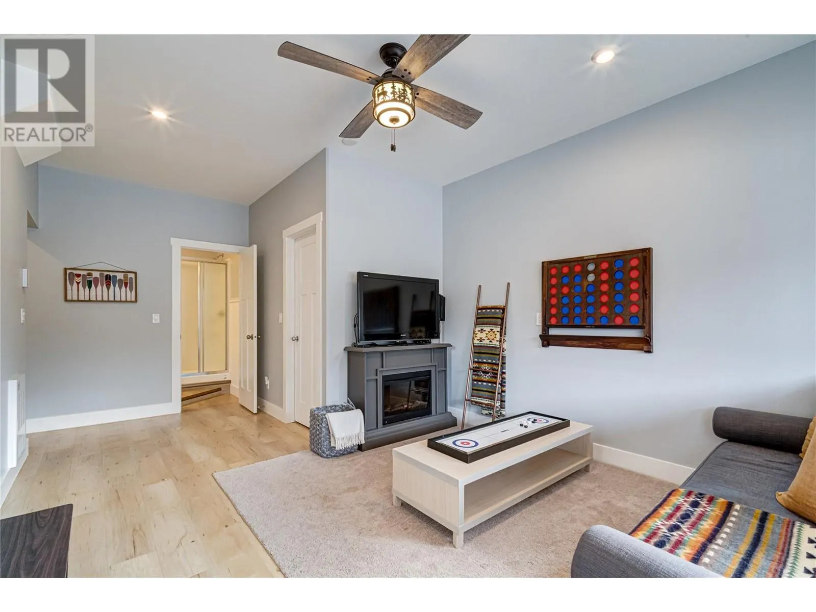 6324 LAURIER Avenue Unit# 18