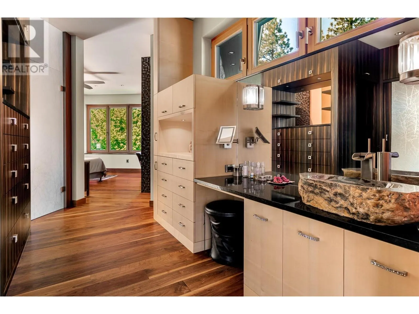 5308 Lakeshore Road