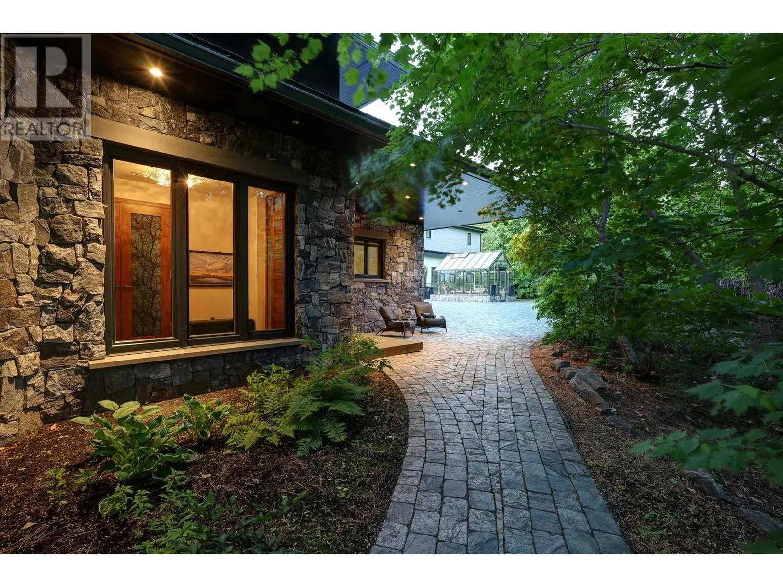 5308 Lakeshore Road