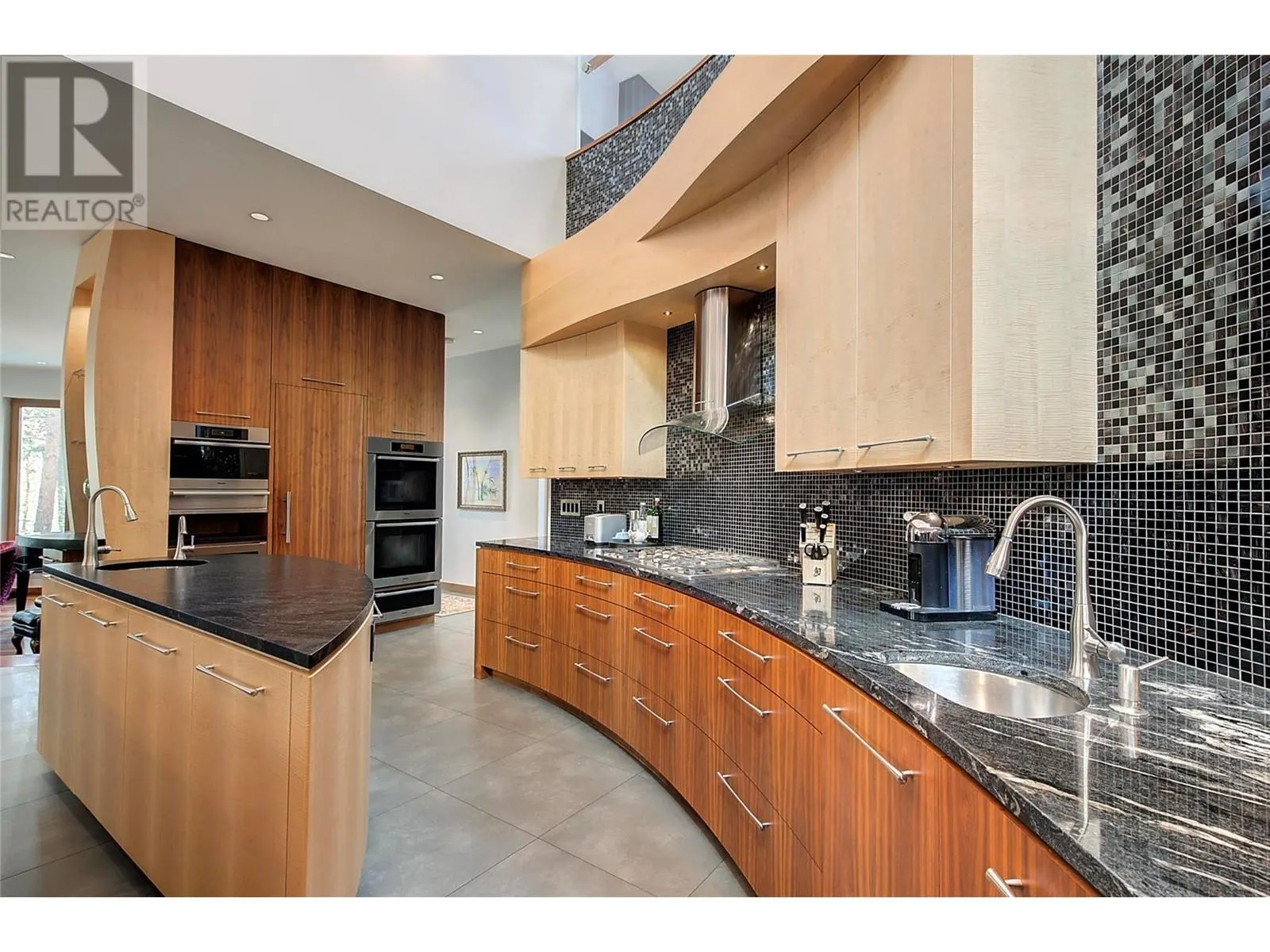 5308 Lakeshore Road