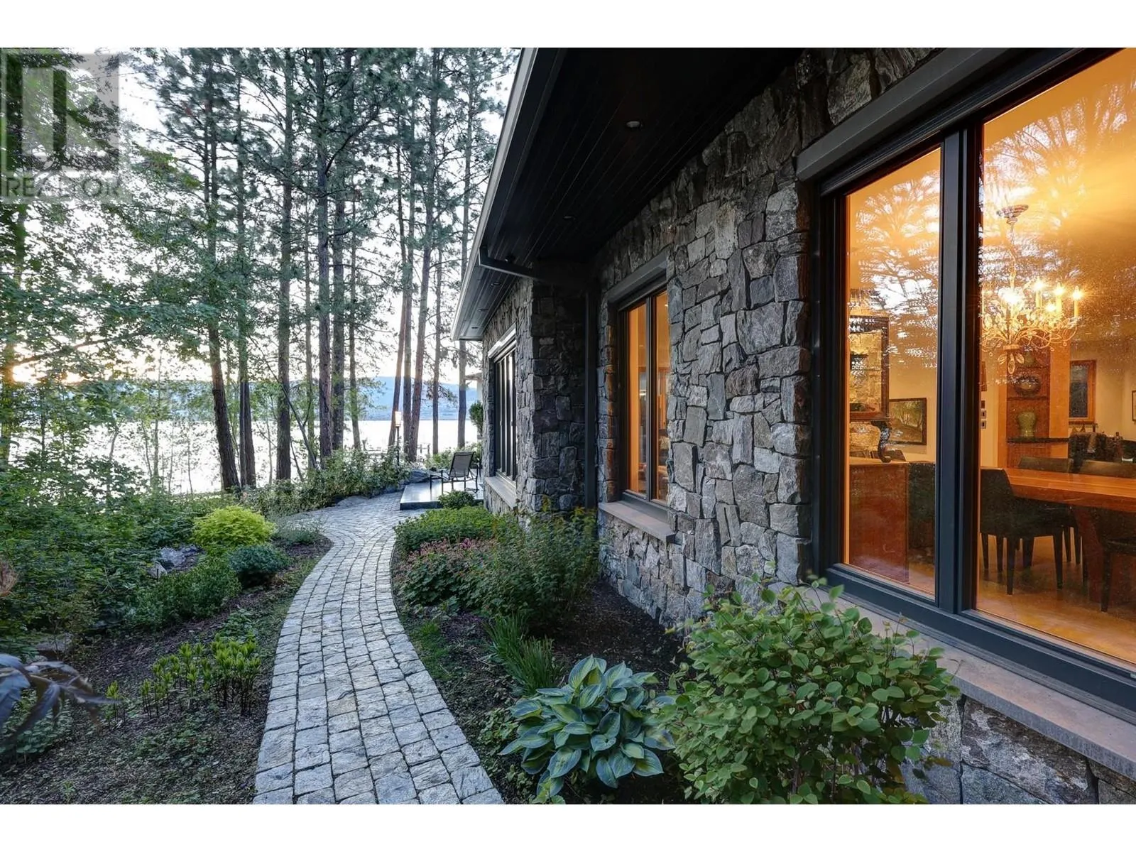 5308 Lakeshore Road