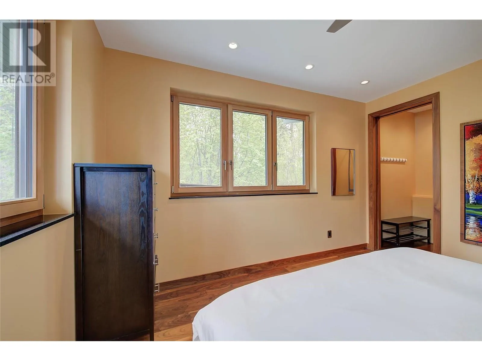 5308 Lakeshore Road