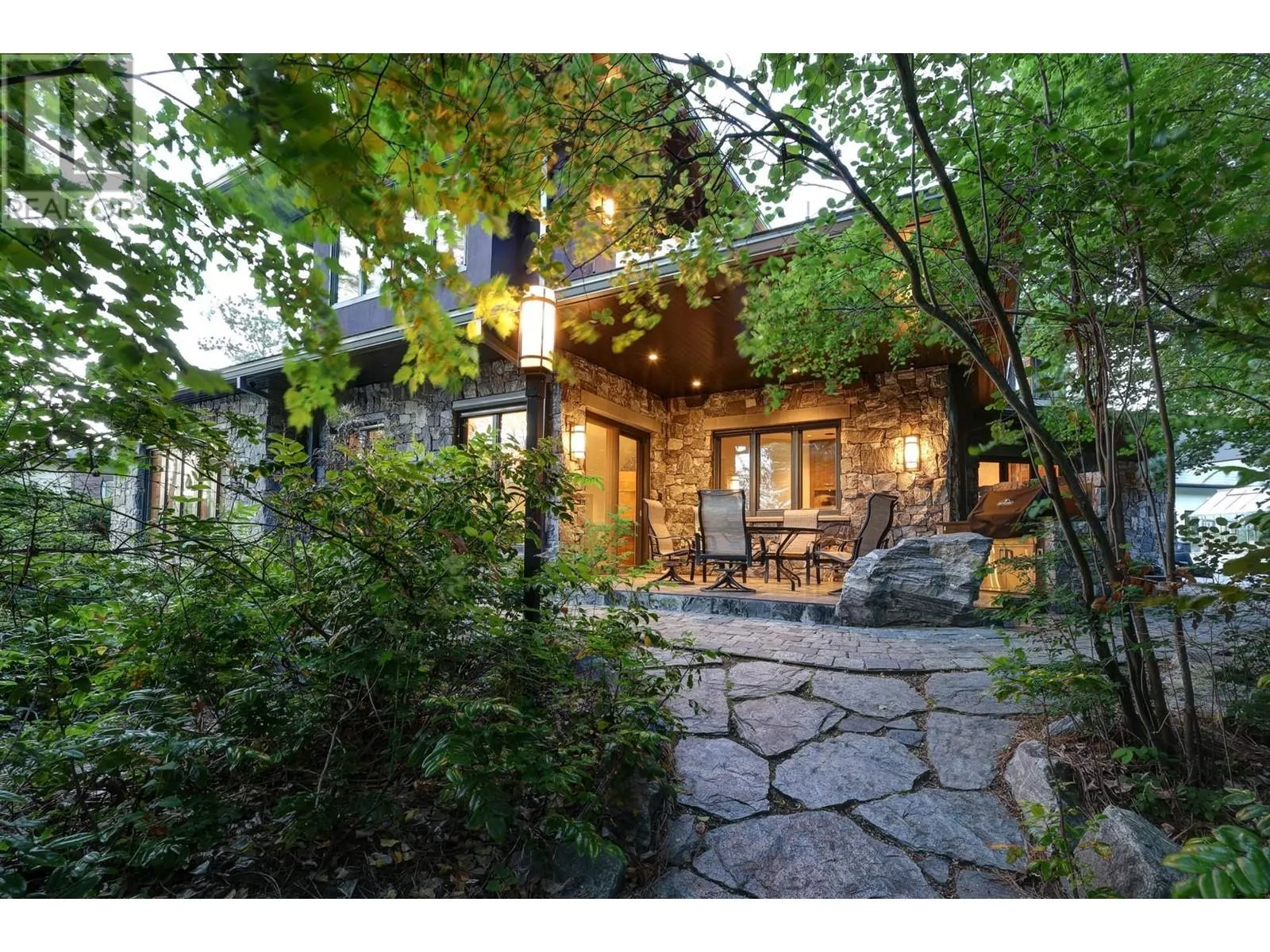 5308 Lakeshore Road