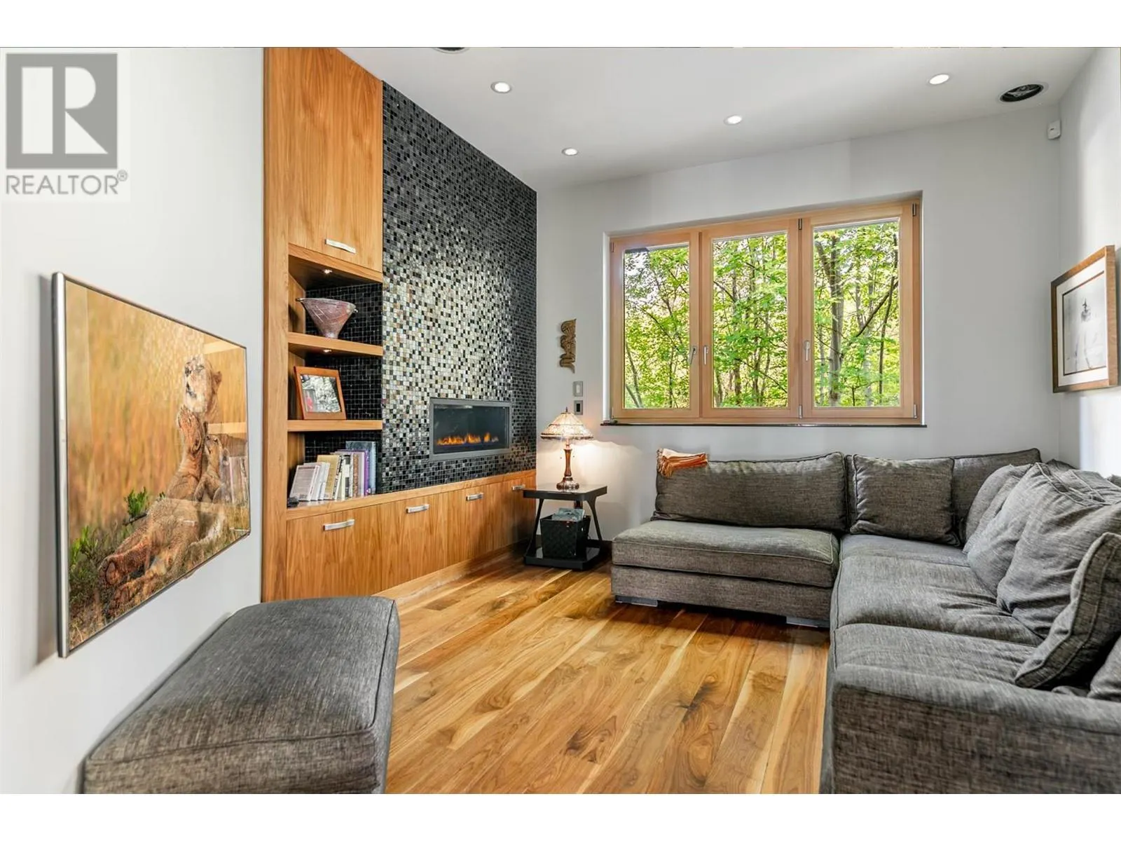 5308 Lakeshore Road