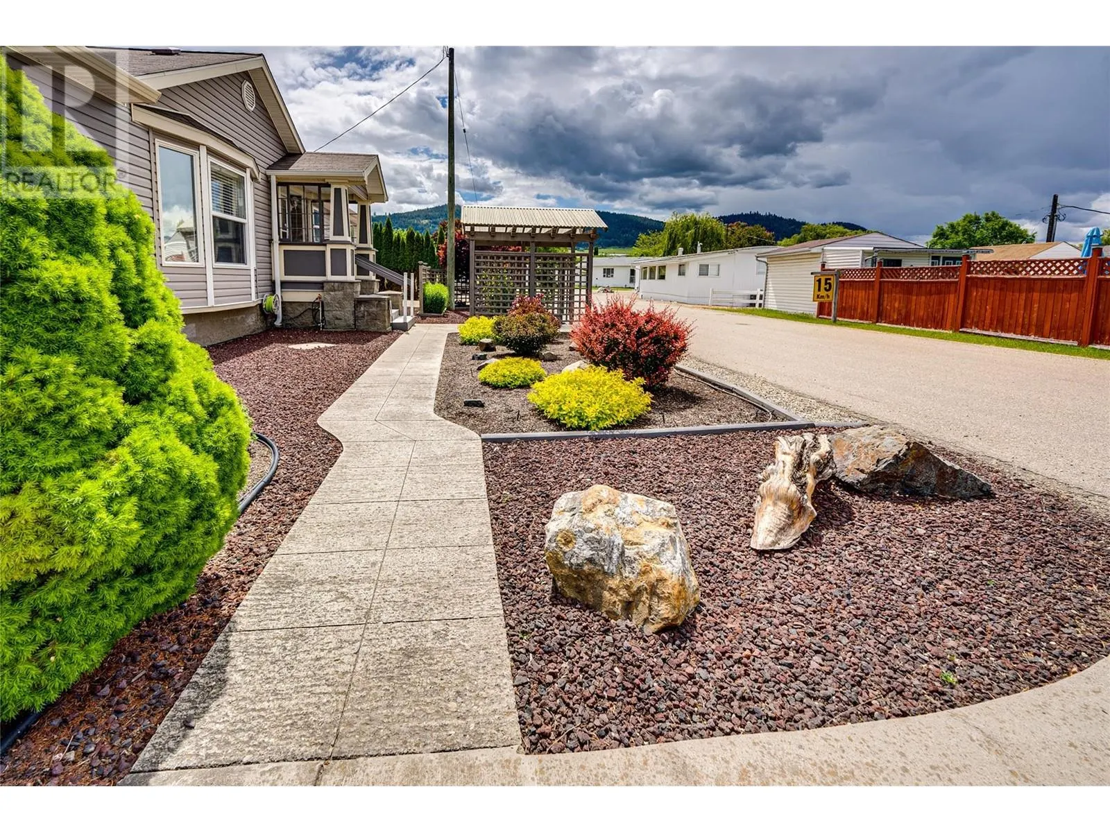 2727 Lakeshore Road Unit# 105