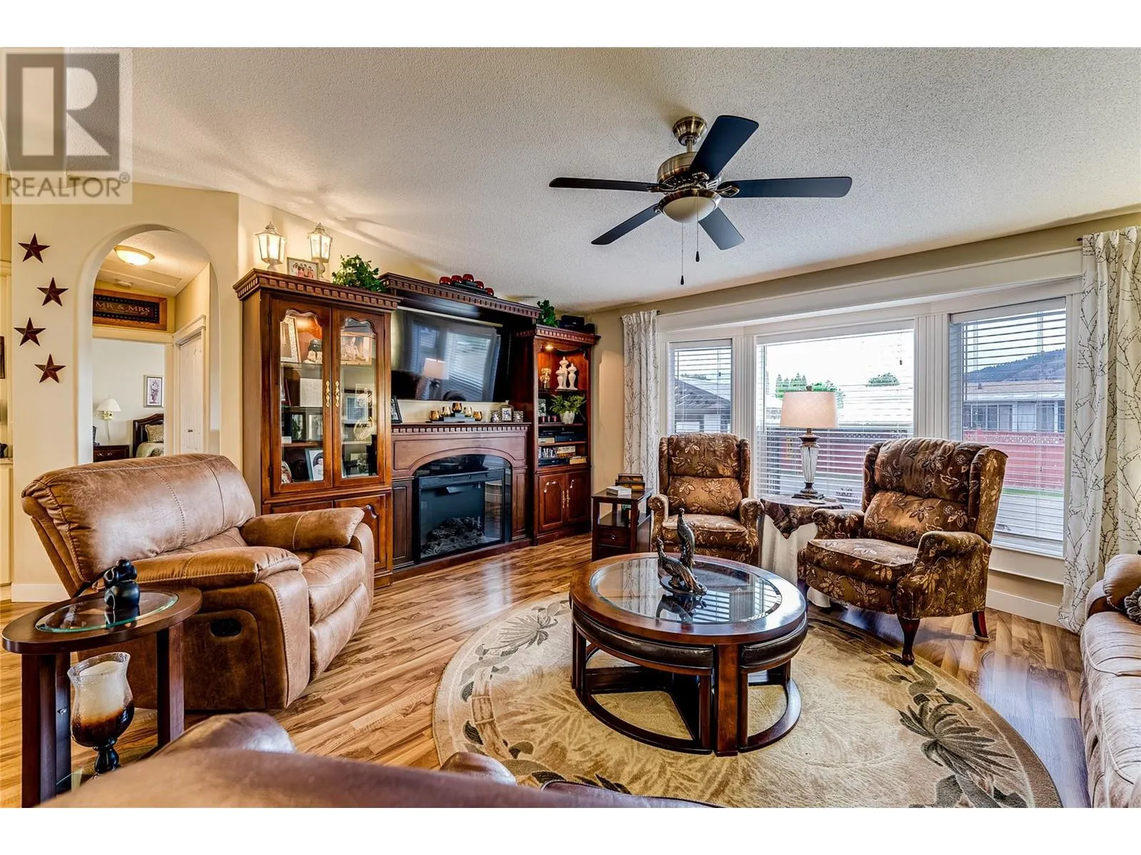 2727 Lakeshore Road Unit# 105