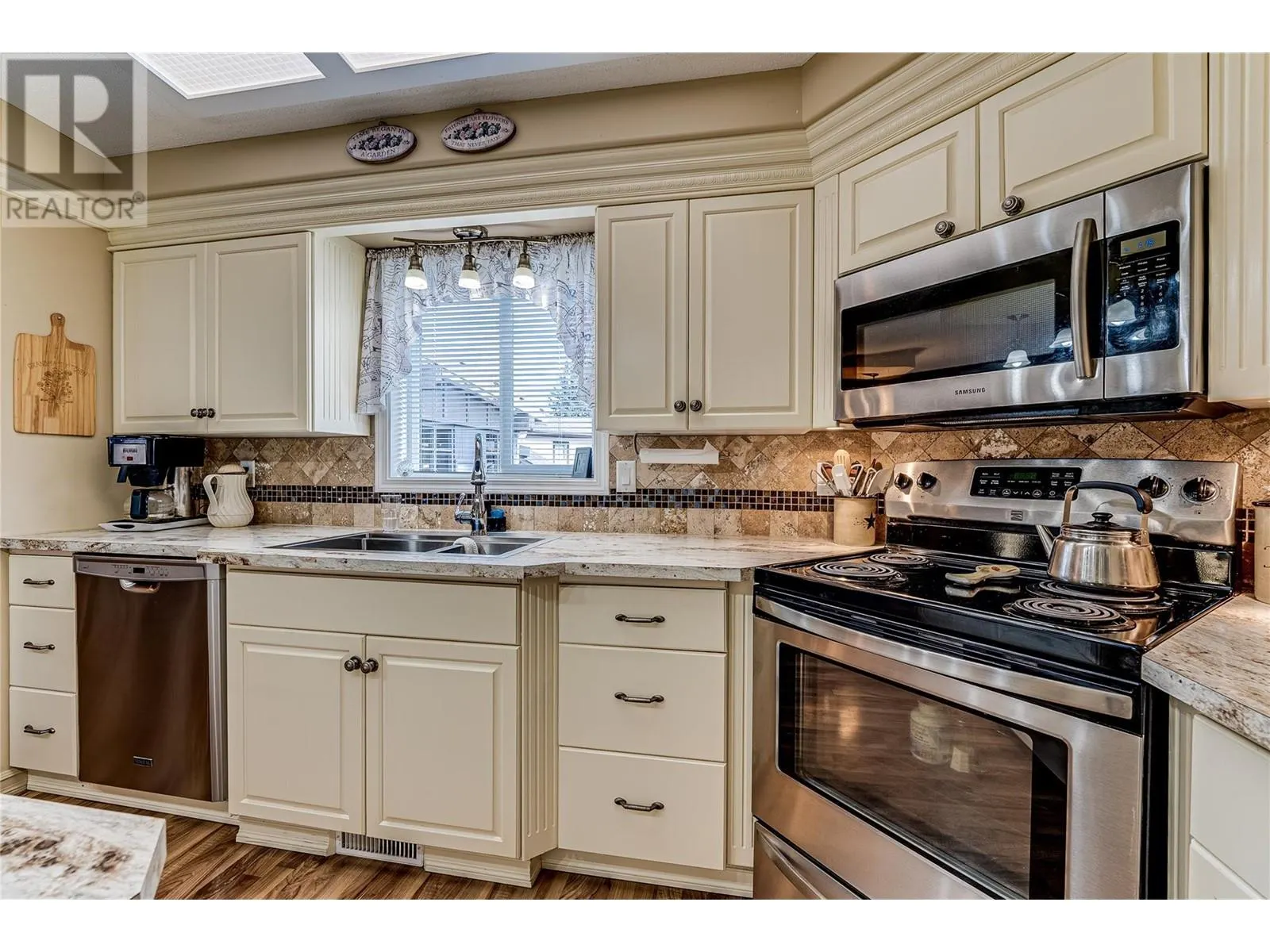2727 Lakeshore Road Unit# 105