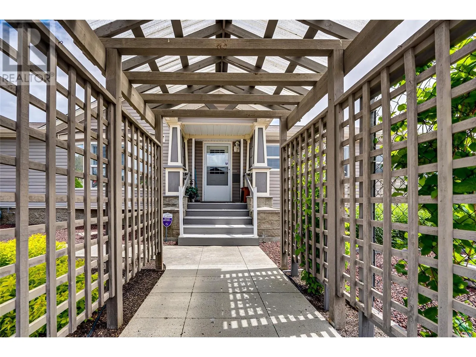 2727 Lakeshore Road Unit# 105