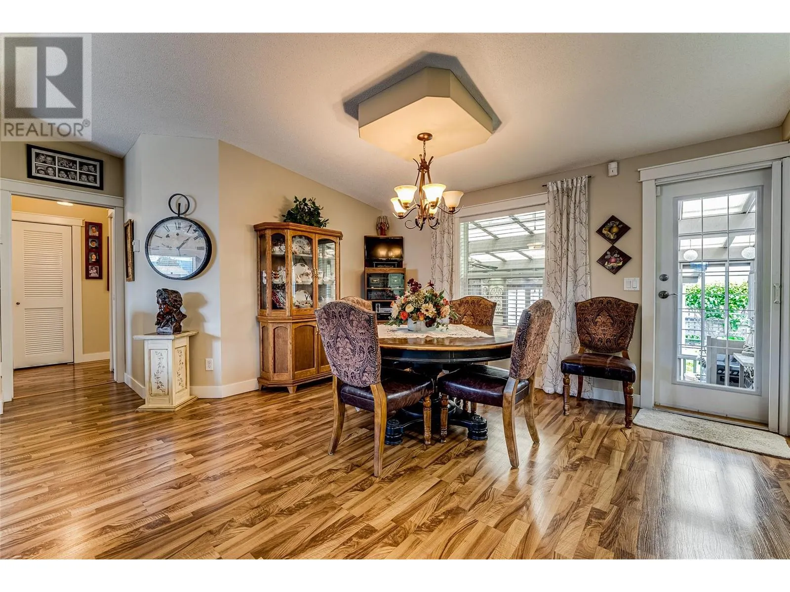 2727 Lakeshore Road Unit# 105