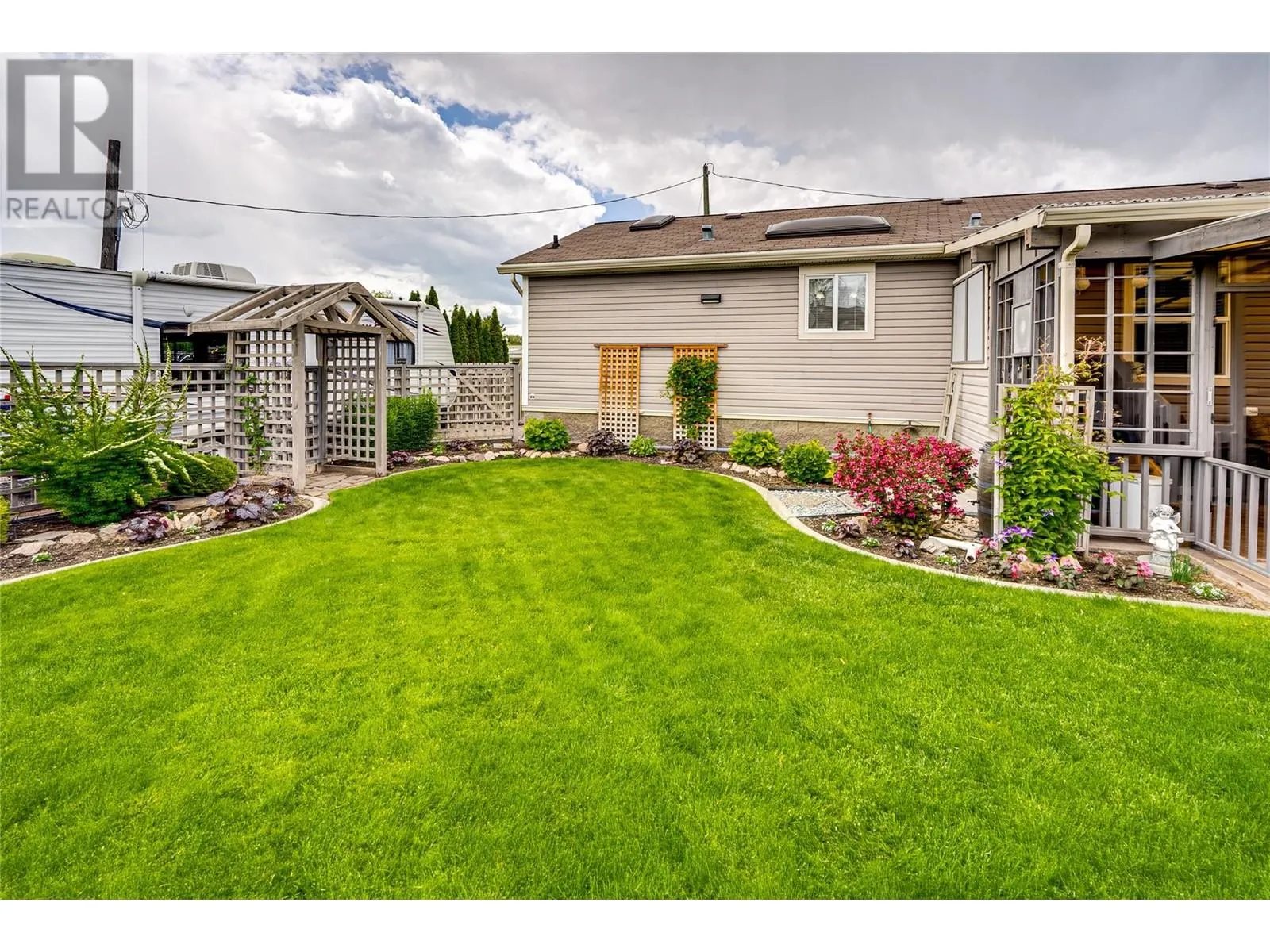 2727 Lakeshore Road Unit# 105