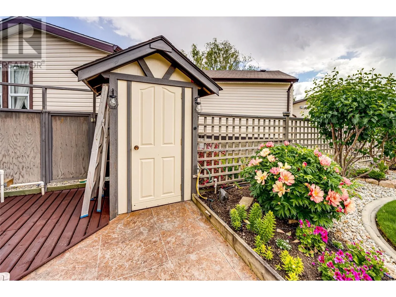 2727 Lakeshore Road Unit# 105