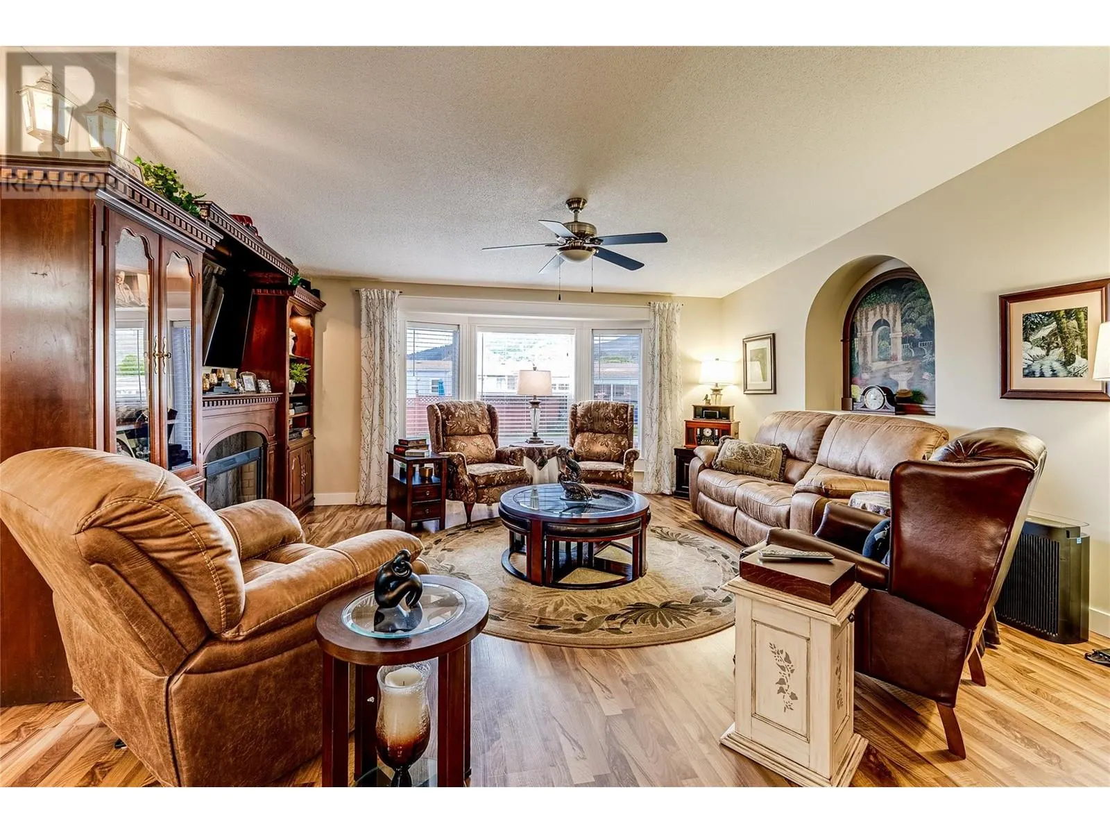 2727 Lakeshore Road Unit# 105