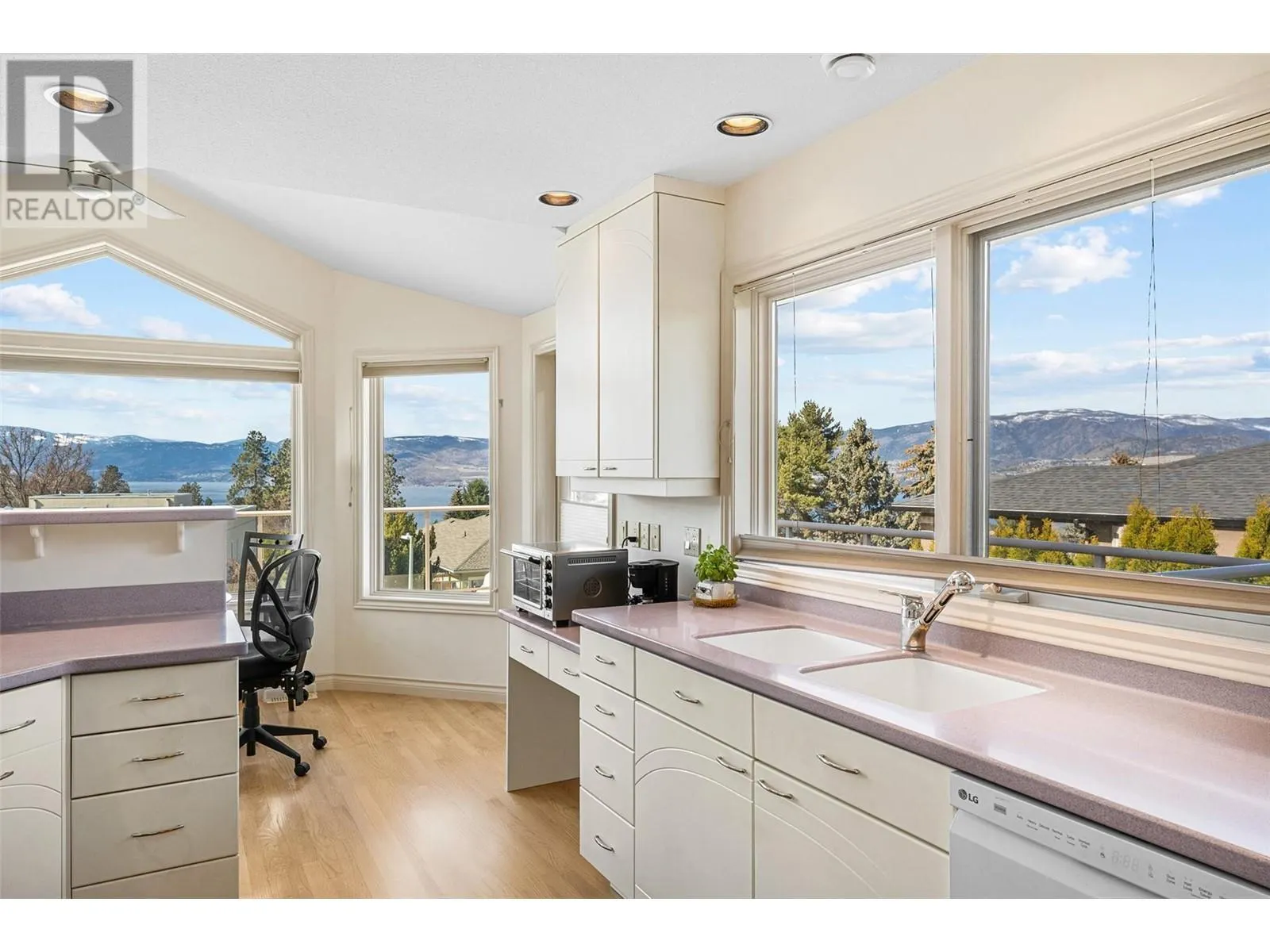 307 Sandpiper Court