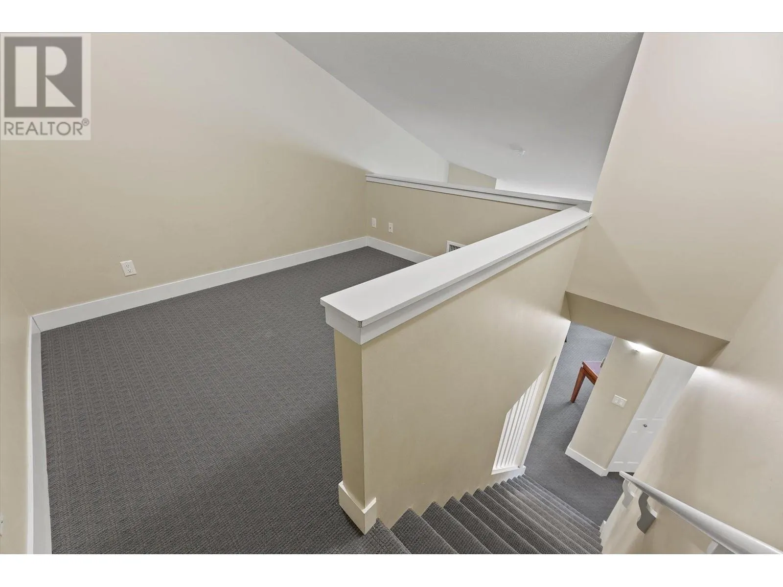 4205 Gellatly Road Unit# 404