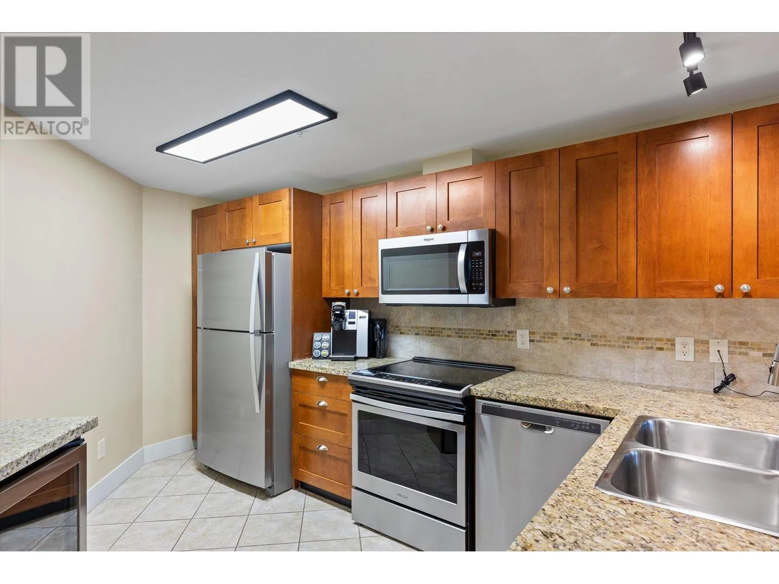 4205 Gellatly Road Unit# 404