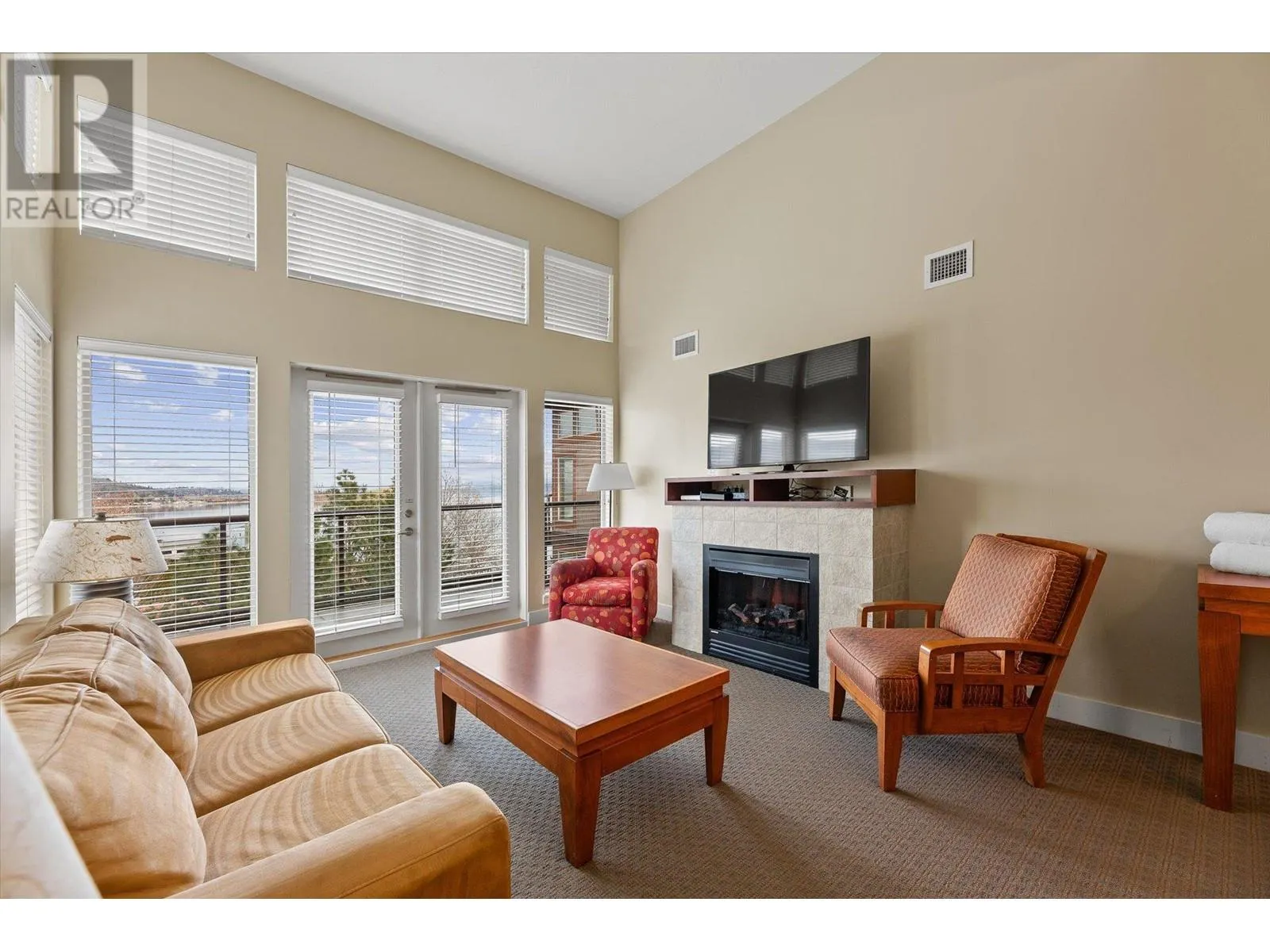 4205 Gellatly Road Unit# 404