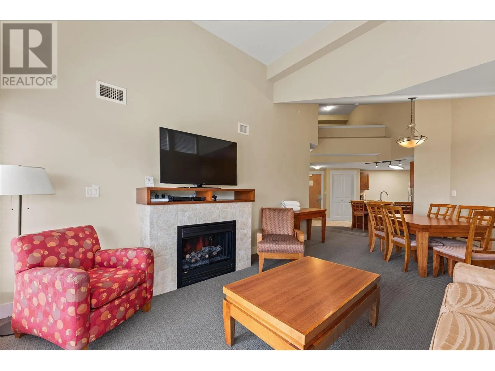 4205 Gellatly Road Unit# 404