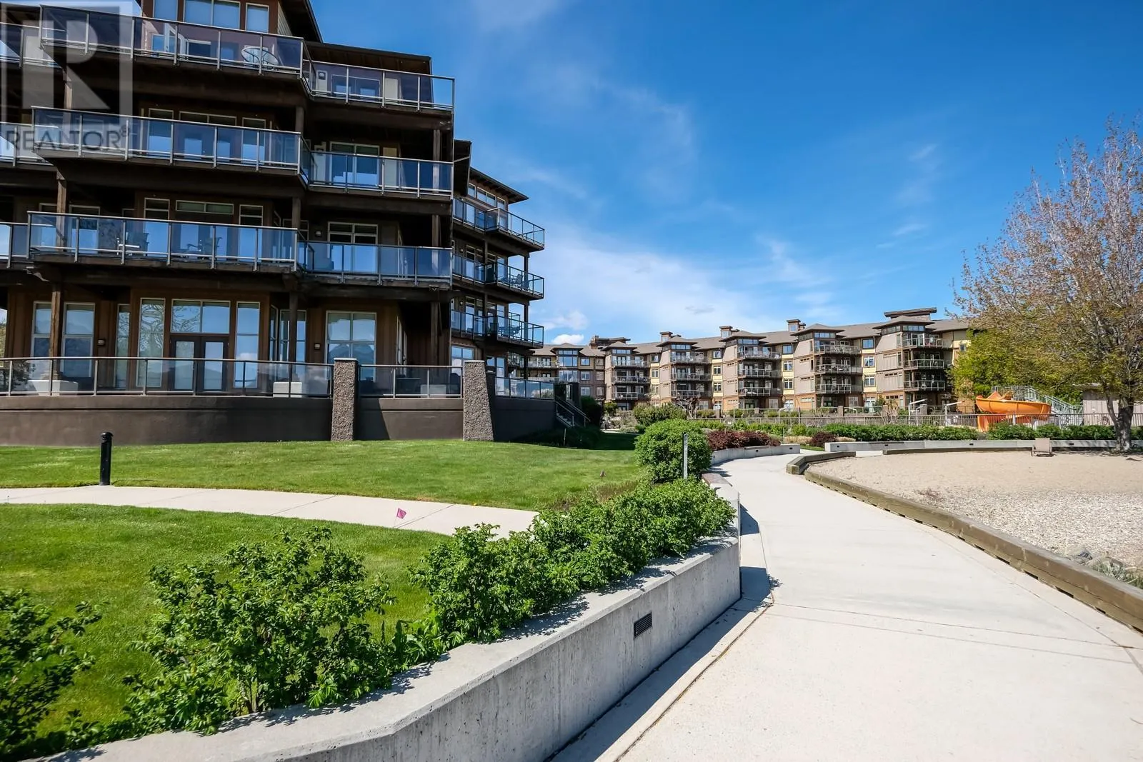 4205 Gellatly Road Unit# 404
